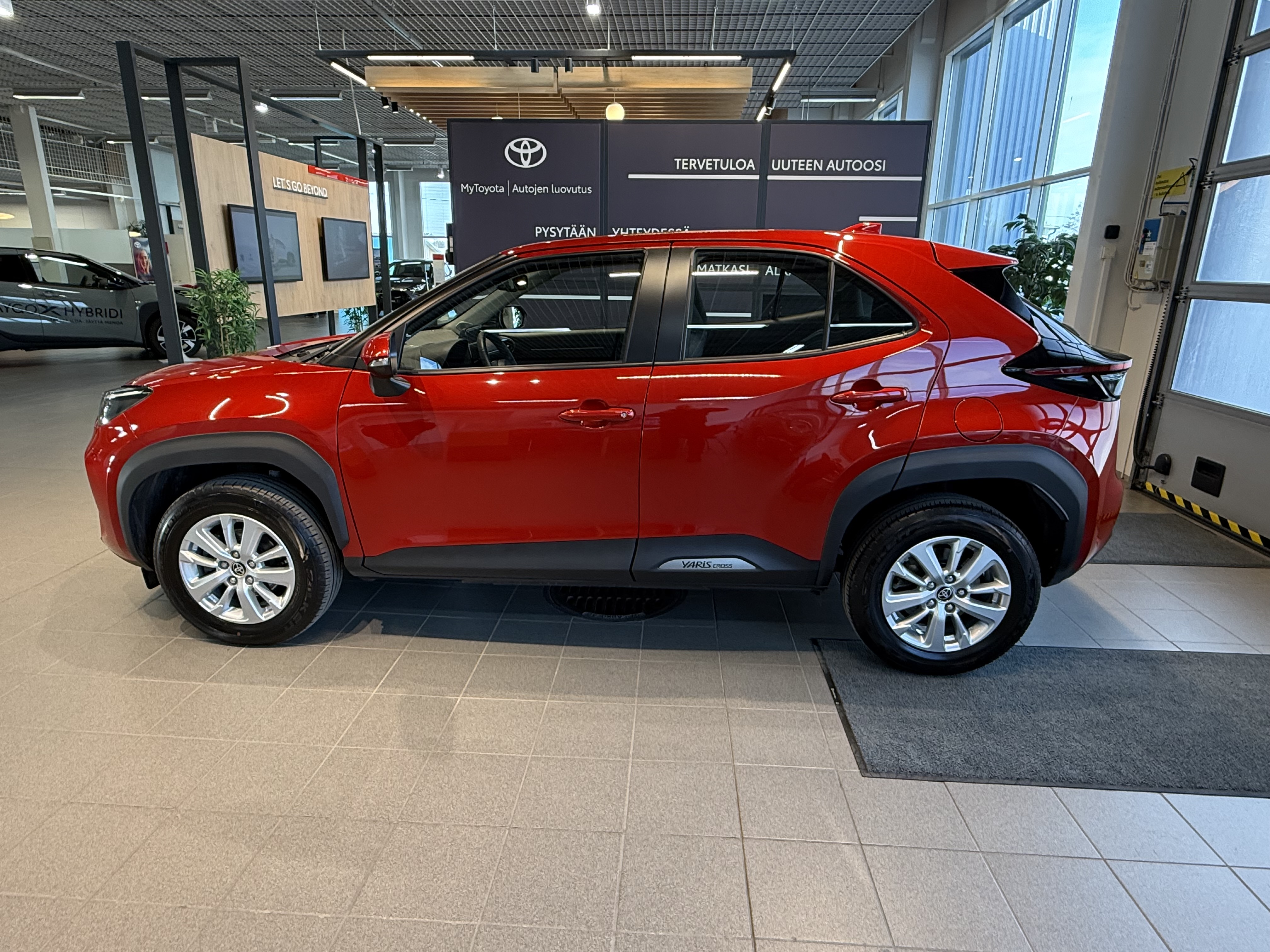 TOYOTA Yaris Cross 2024