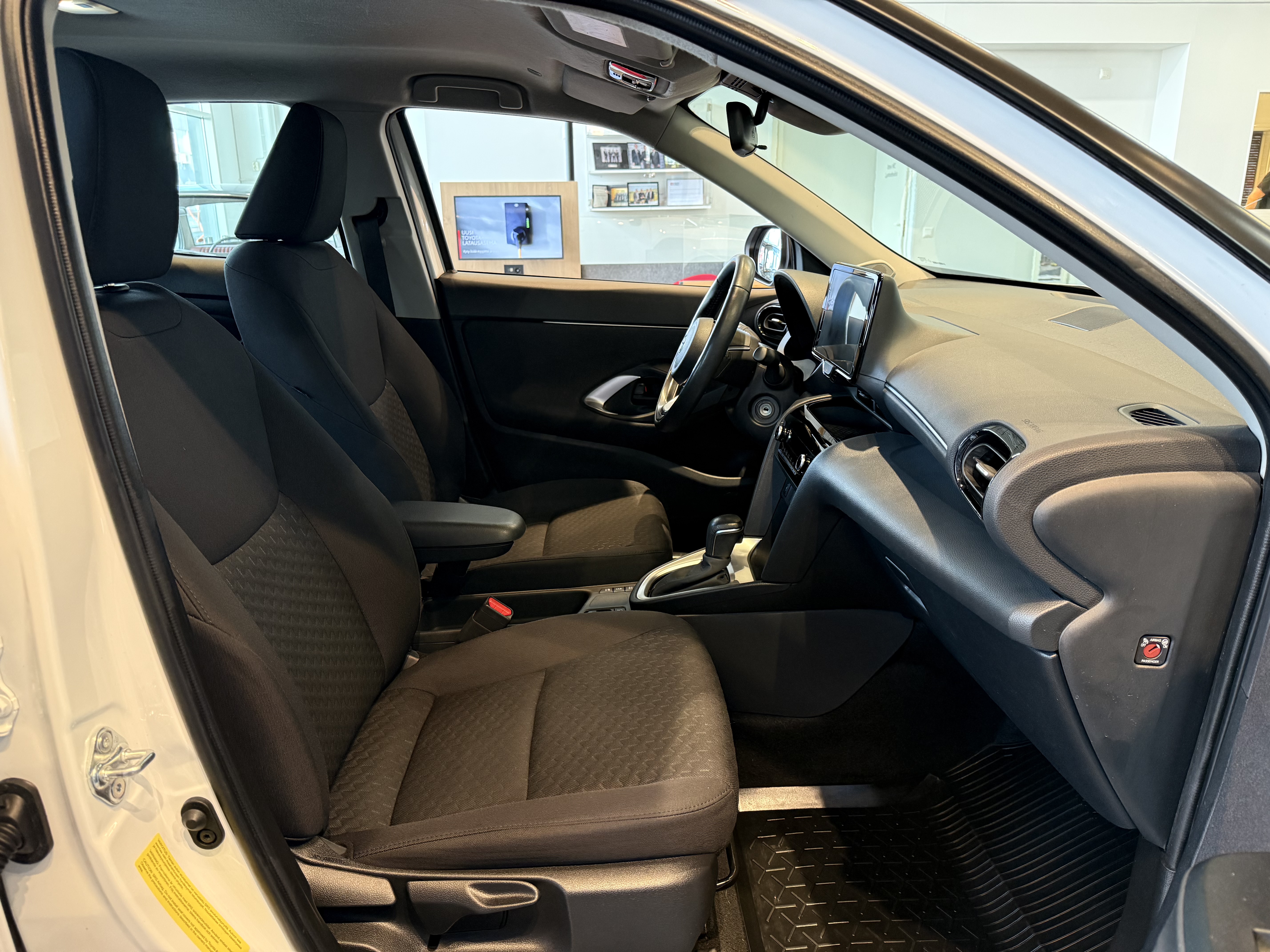 TOYOTA Yaris Cross 2024