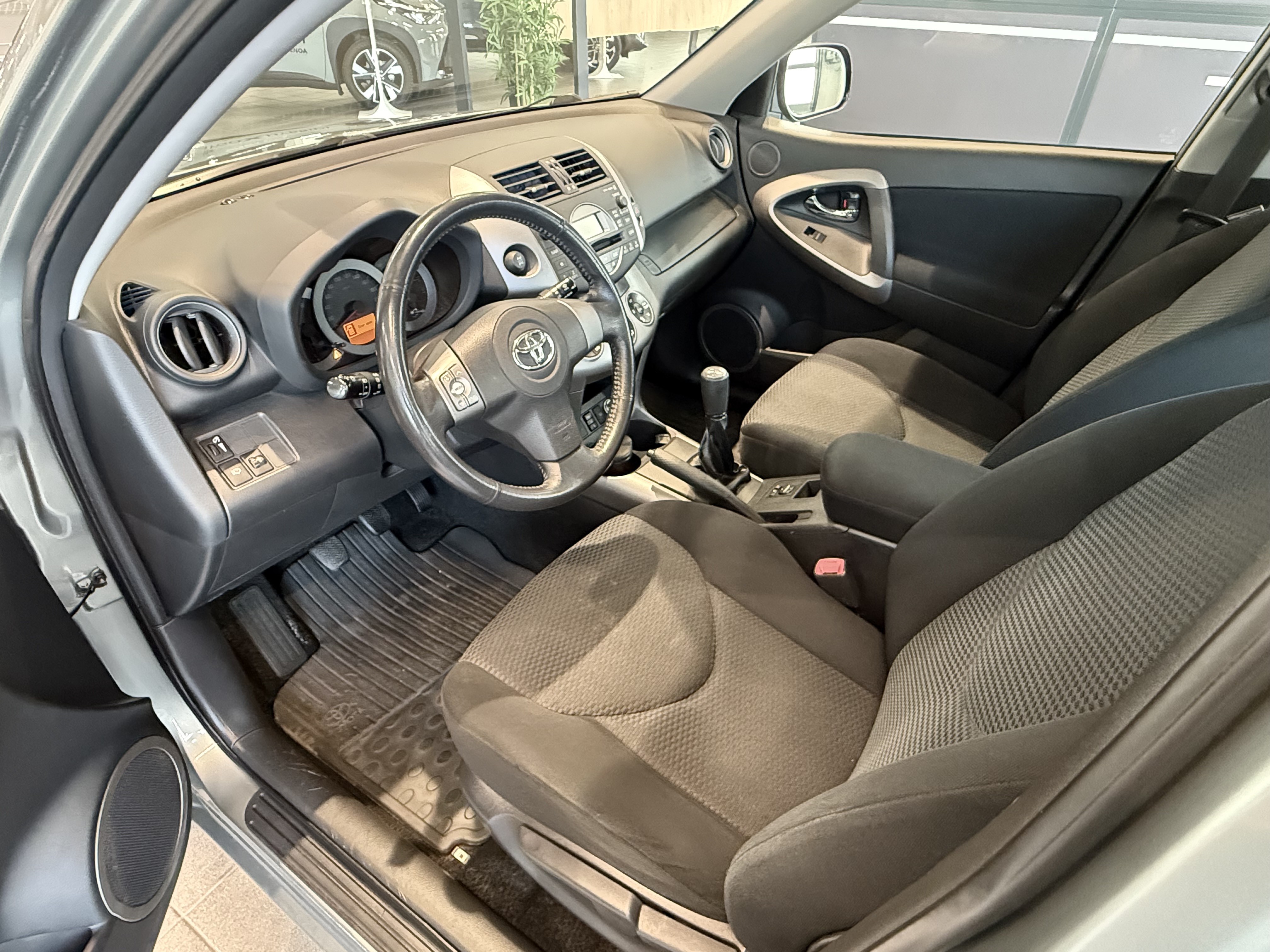 TOYOTA RAV4 2006