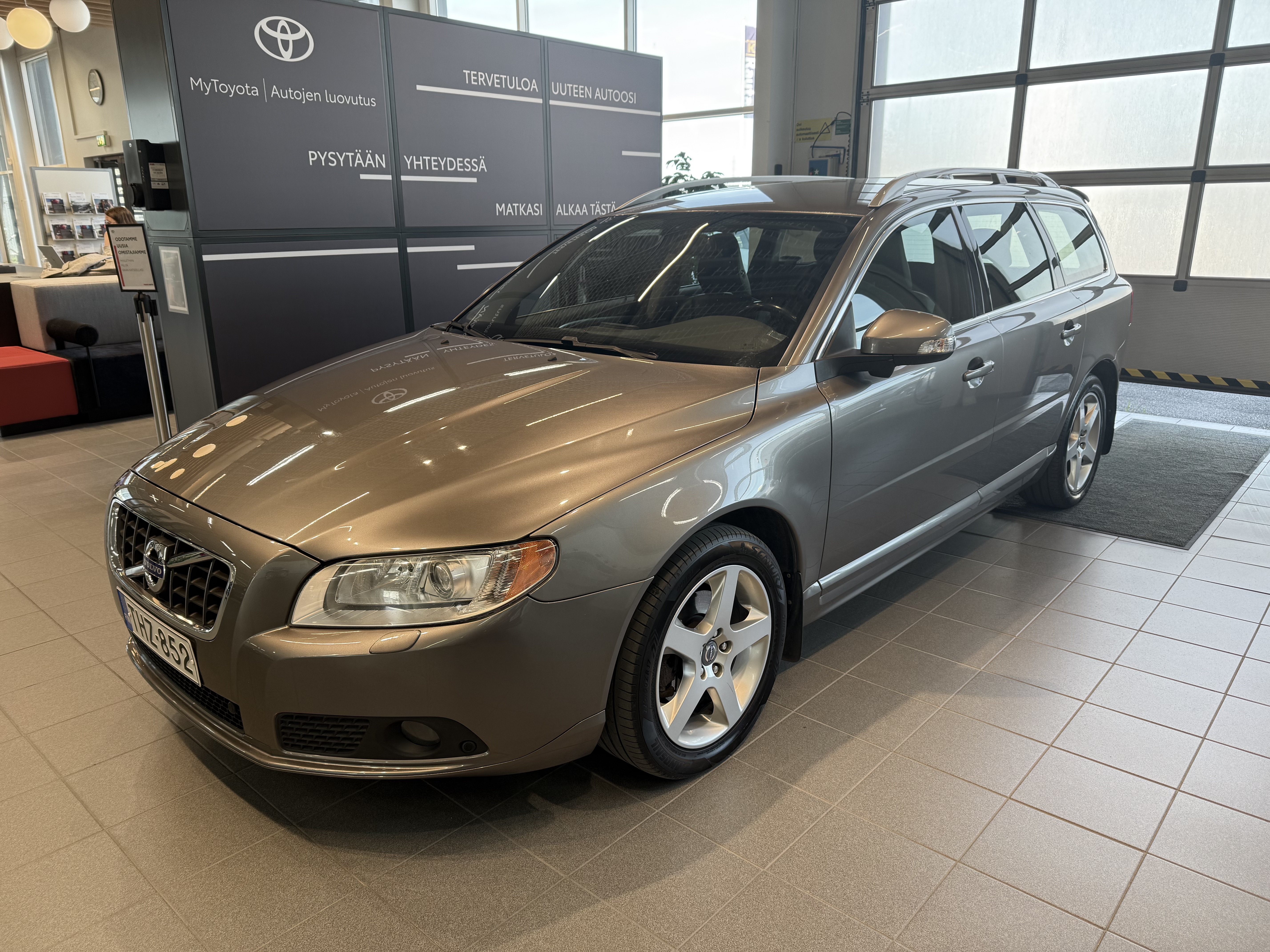 VOLVO V70 2010