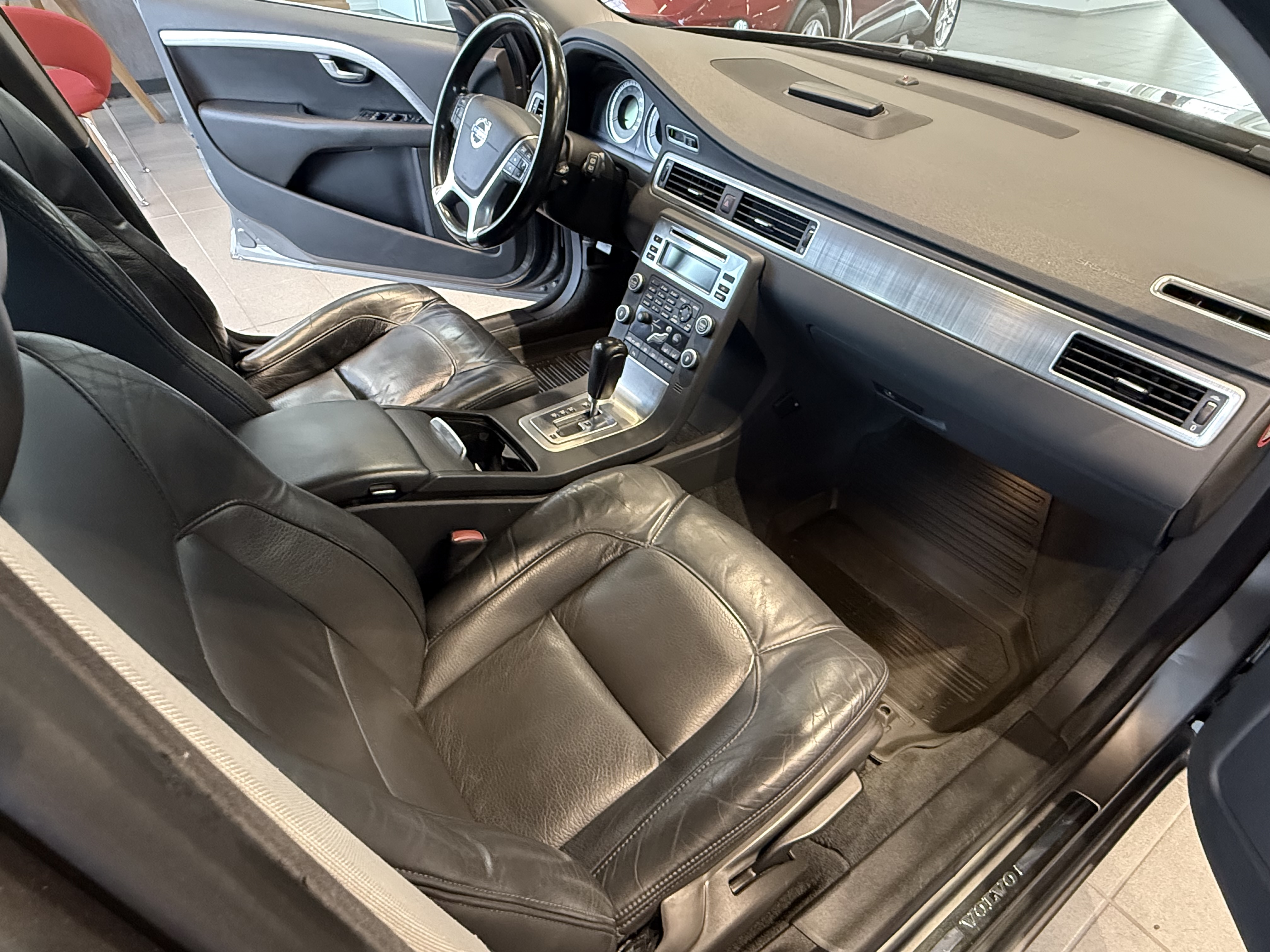 VOLVO V70 2010
