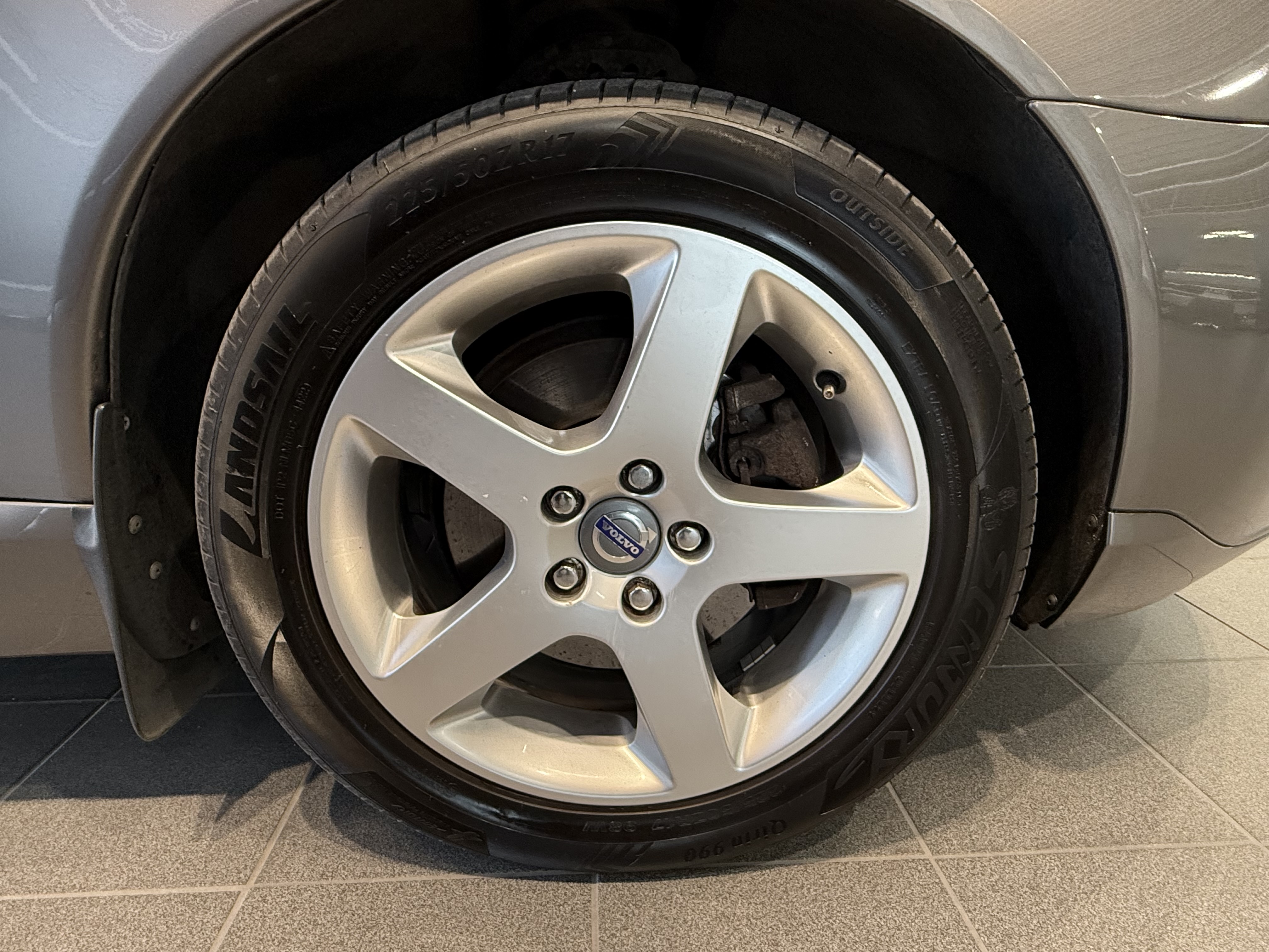VOLVO V70 2010