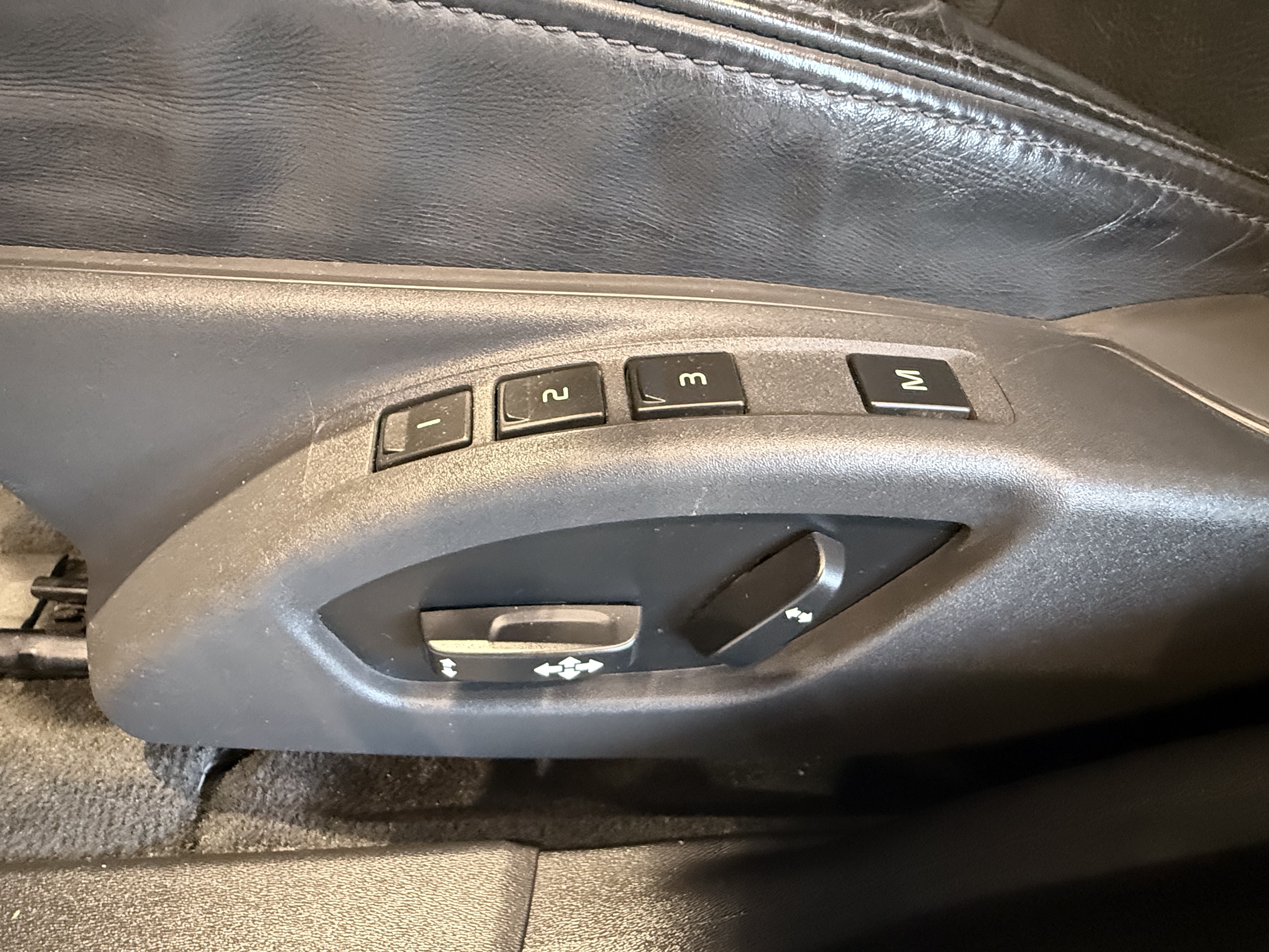 VOLVO V70 2010