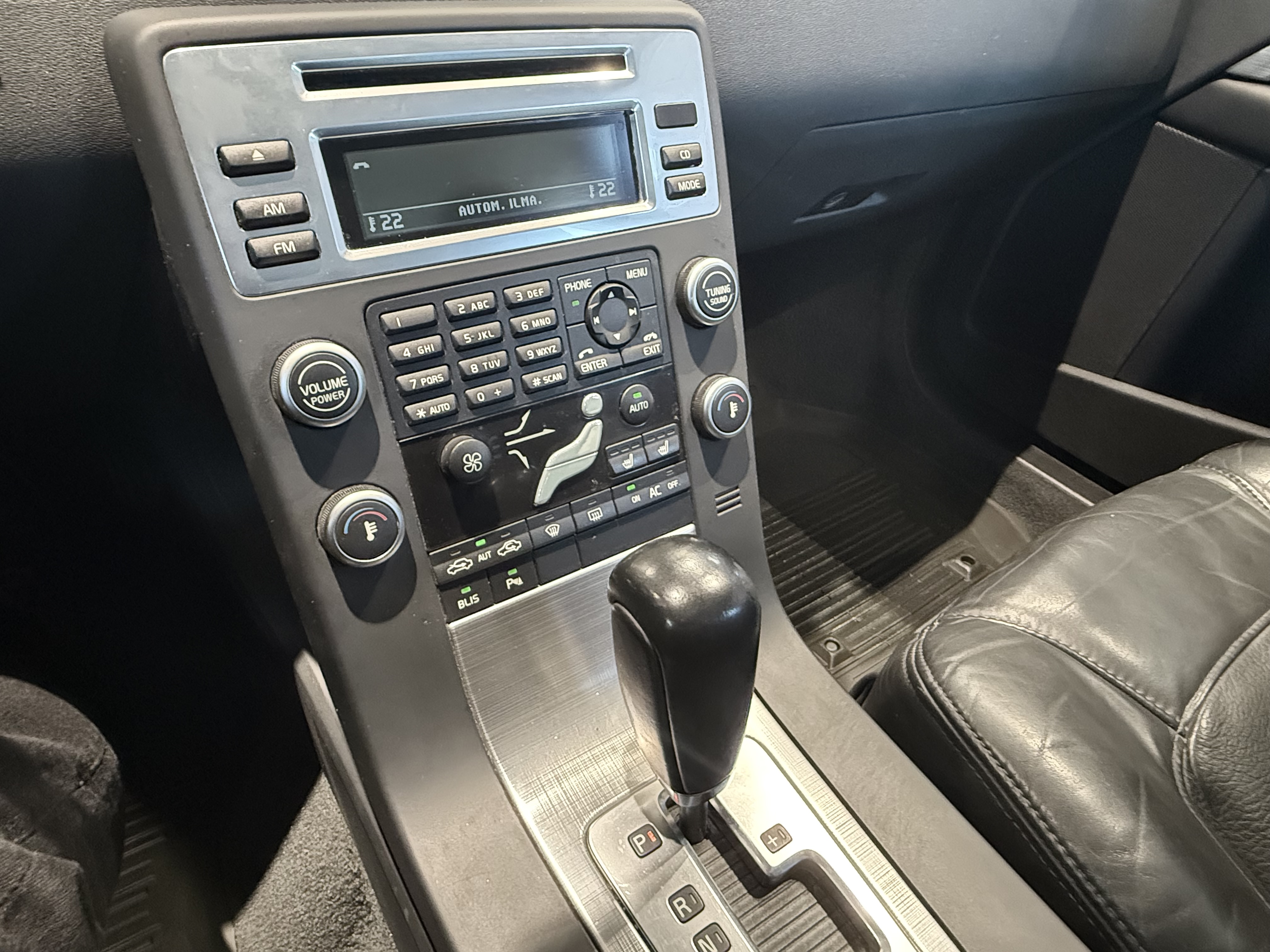 VOLVO V70 2010
