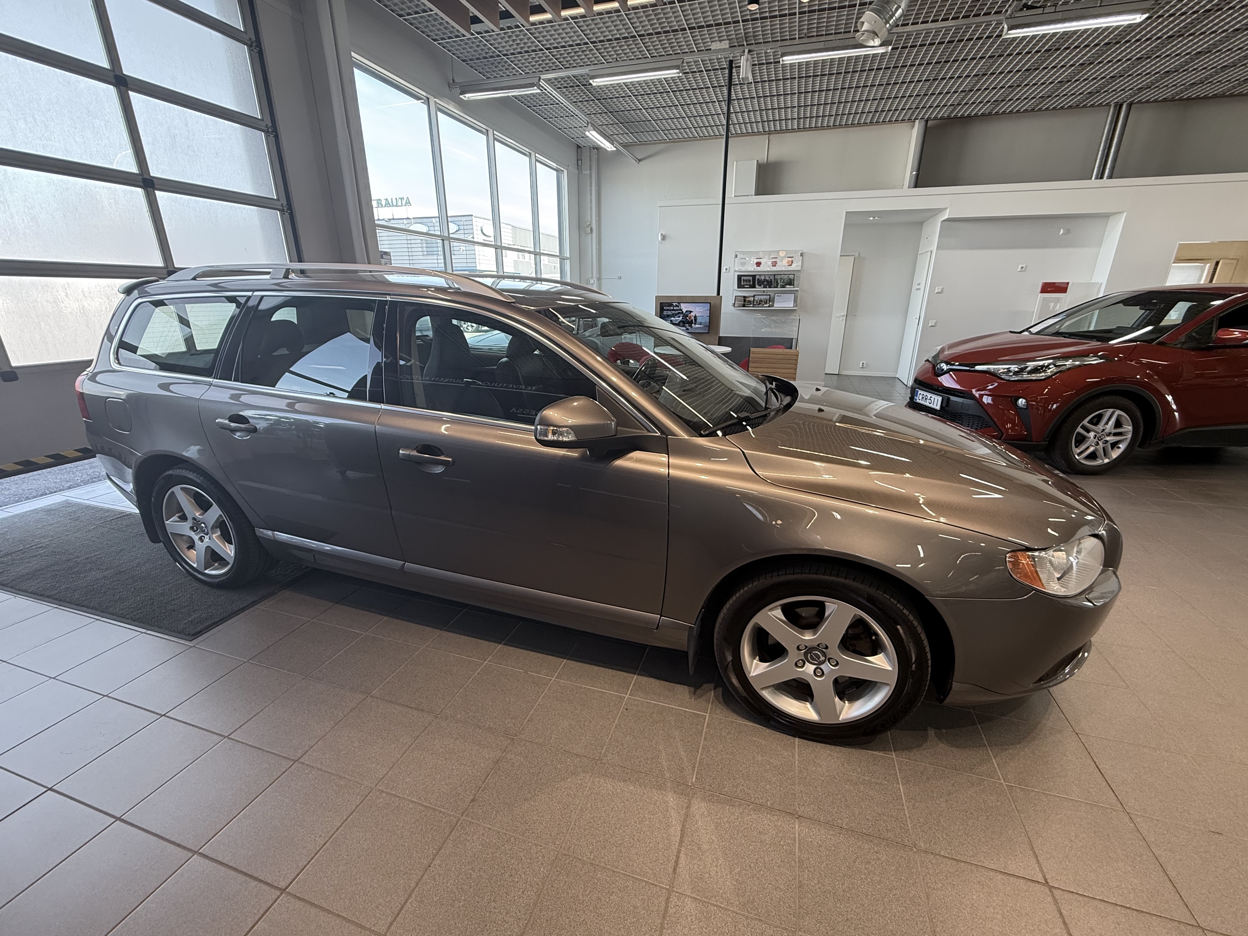 VOLVO V70 2010