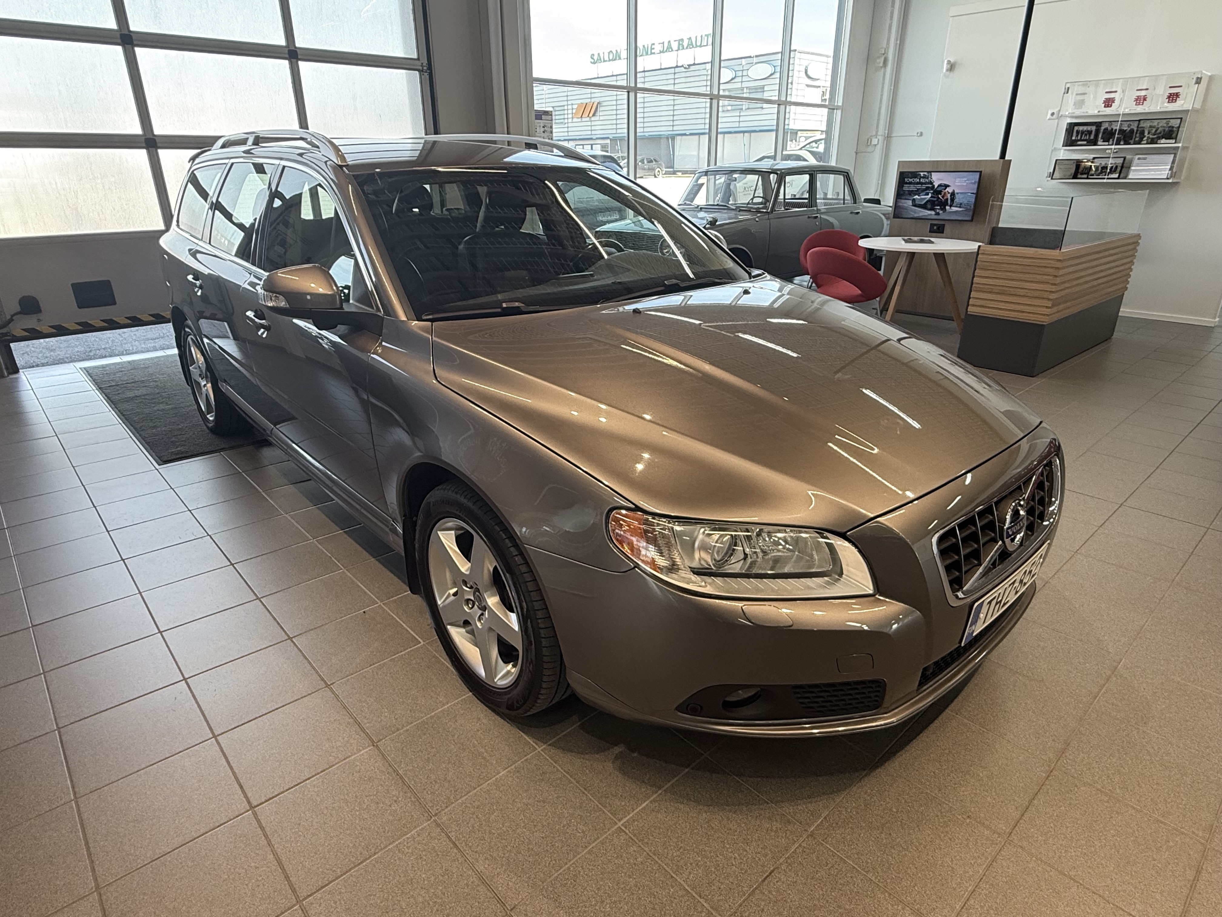 VOLVO V70 2010