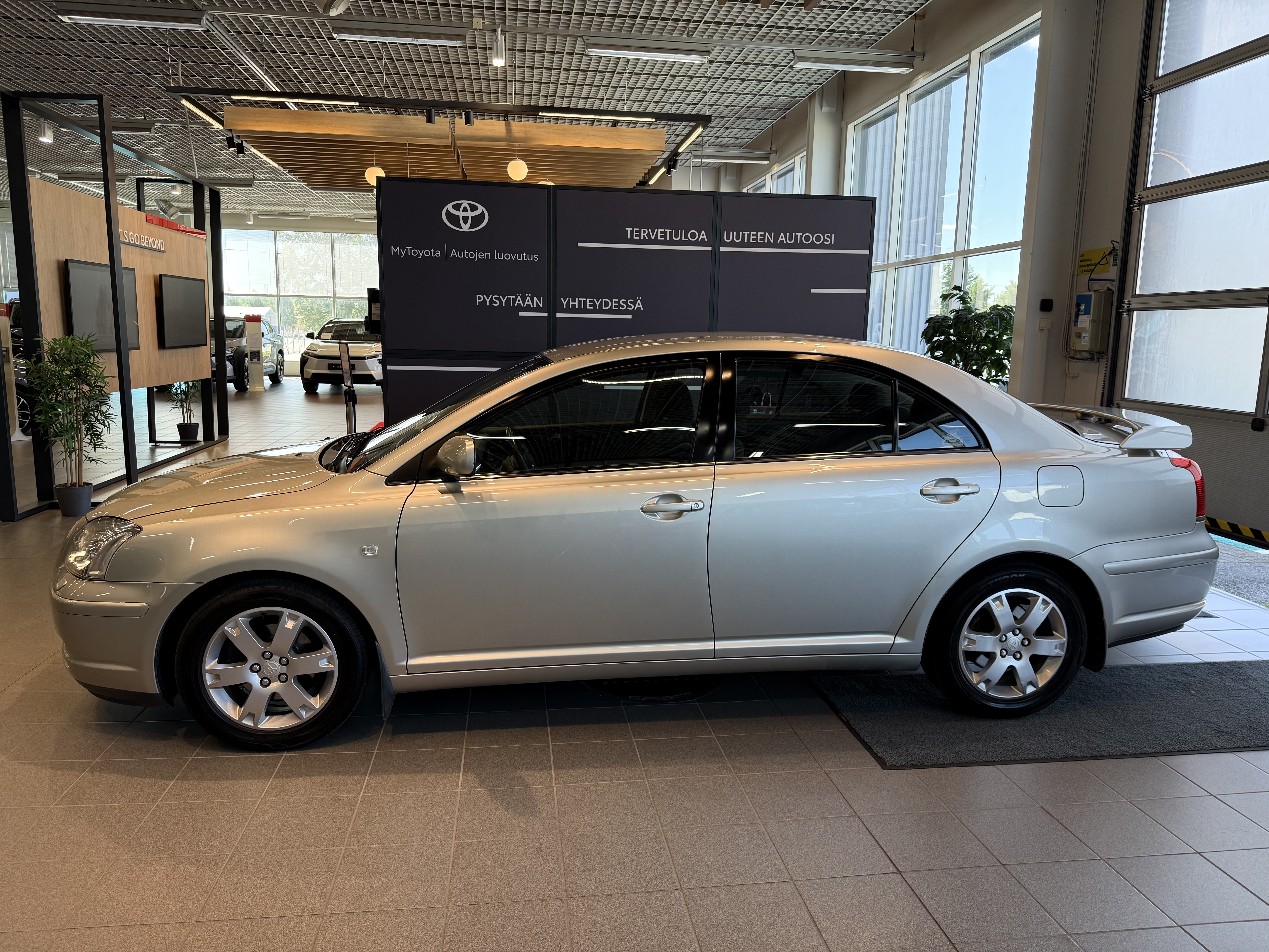 TOYOTA AVENSIS 2004