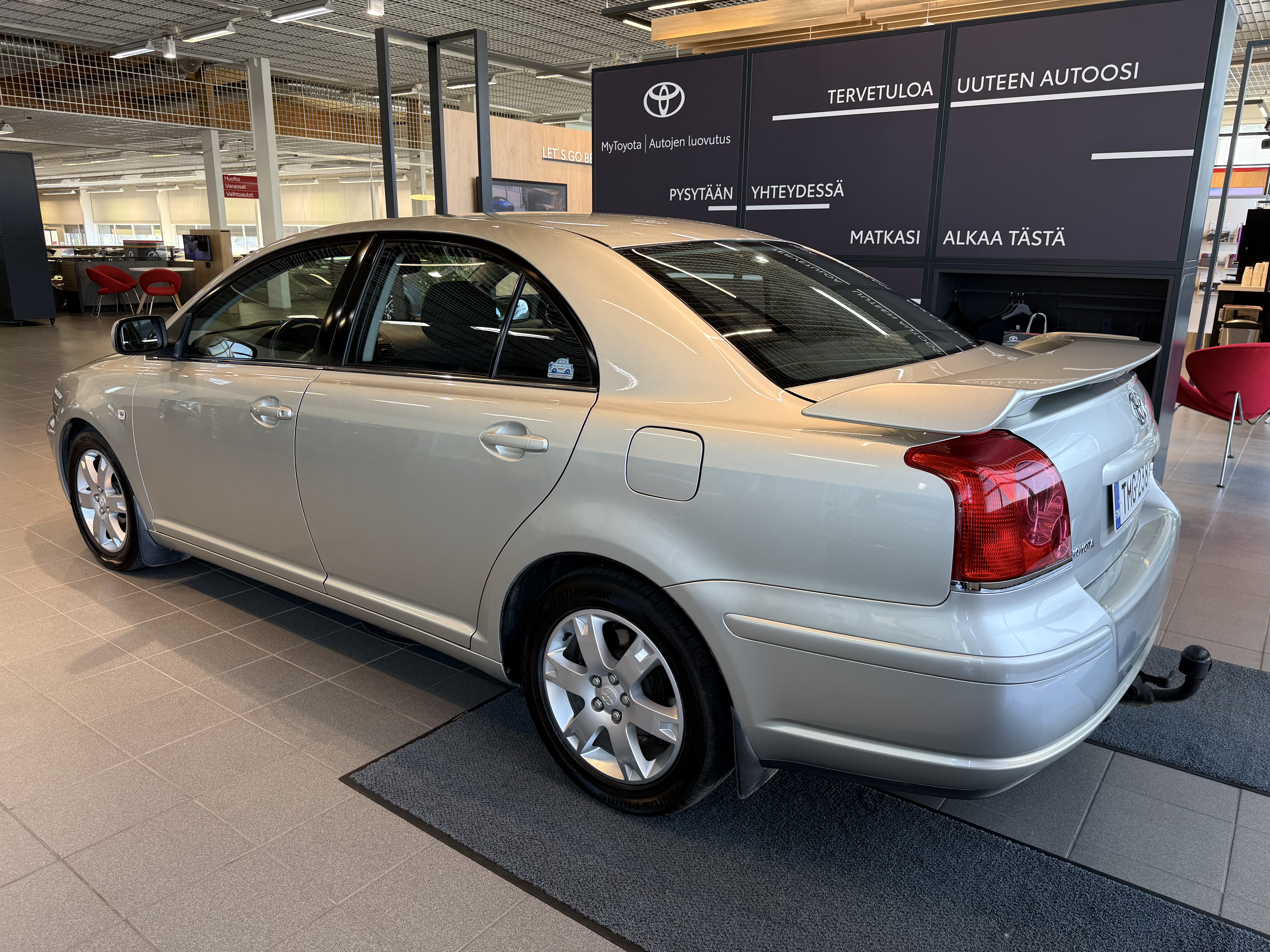 TOYOTA AVENSIS 2004