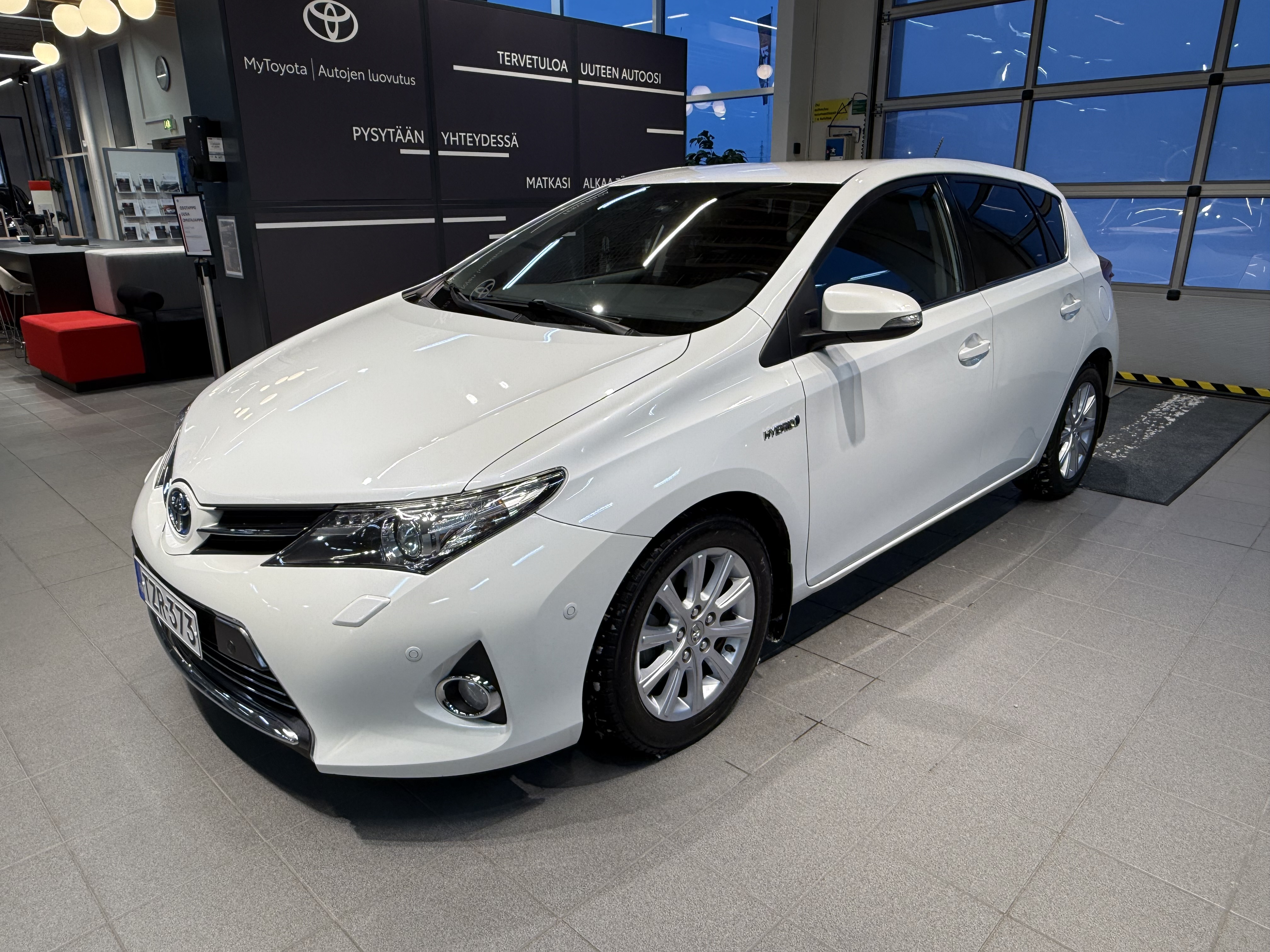 TOYOTA Auris 2015
