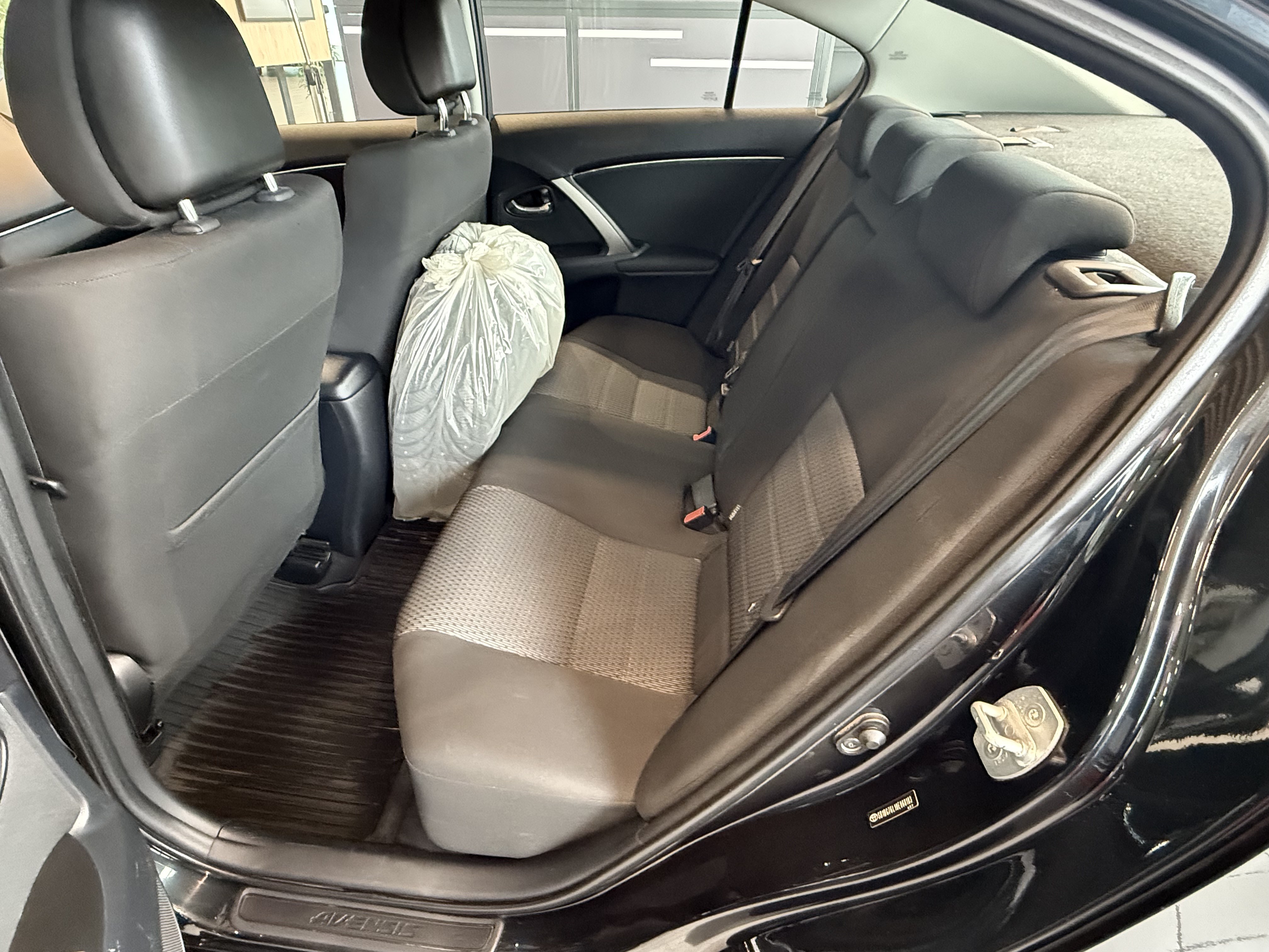TOYOTA AVENSIS 2012