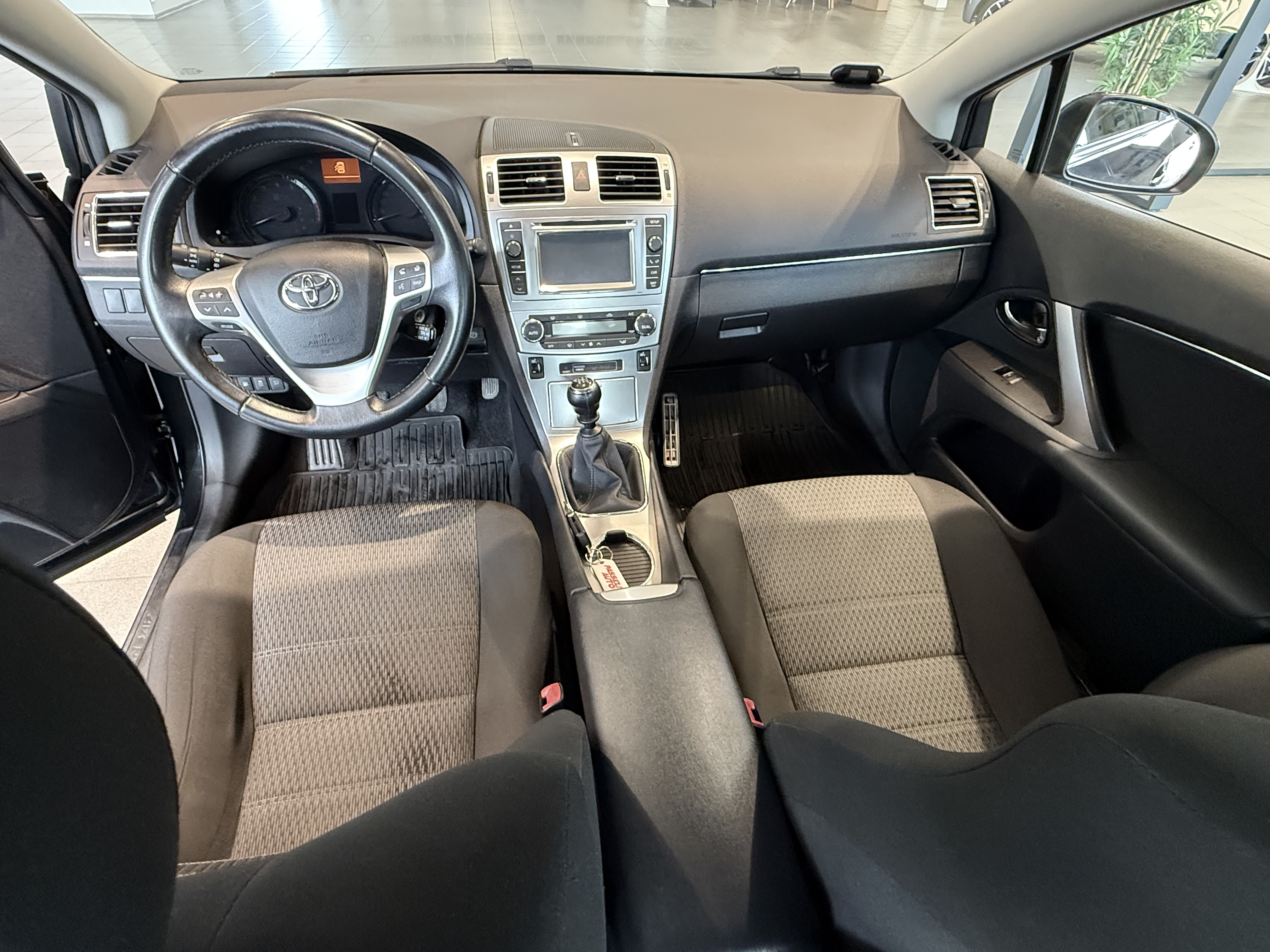 TOYOTA AVENSIS 2012