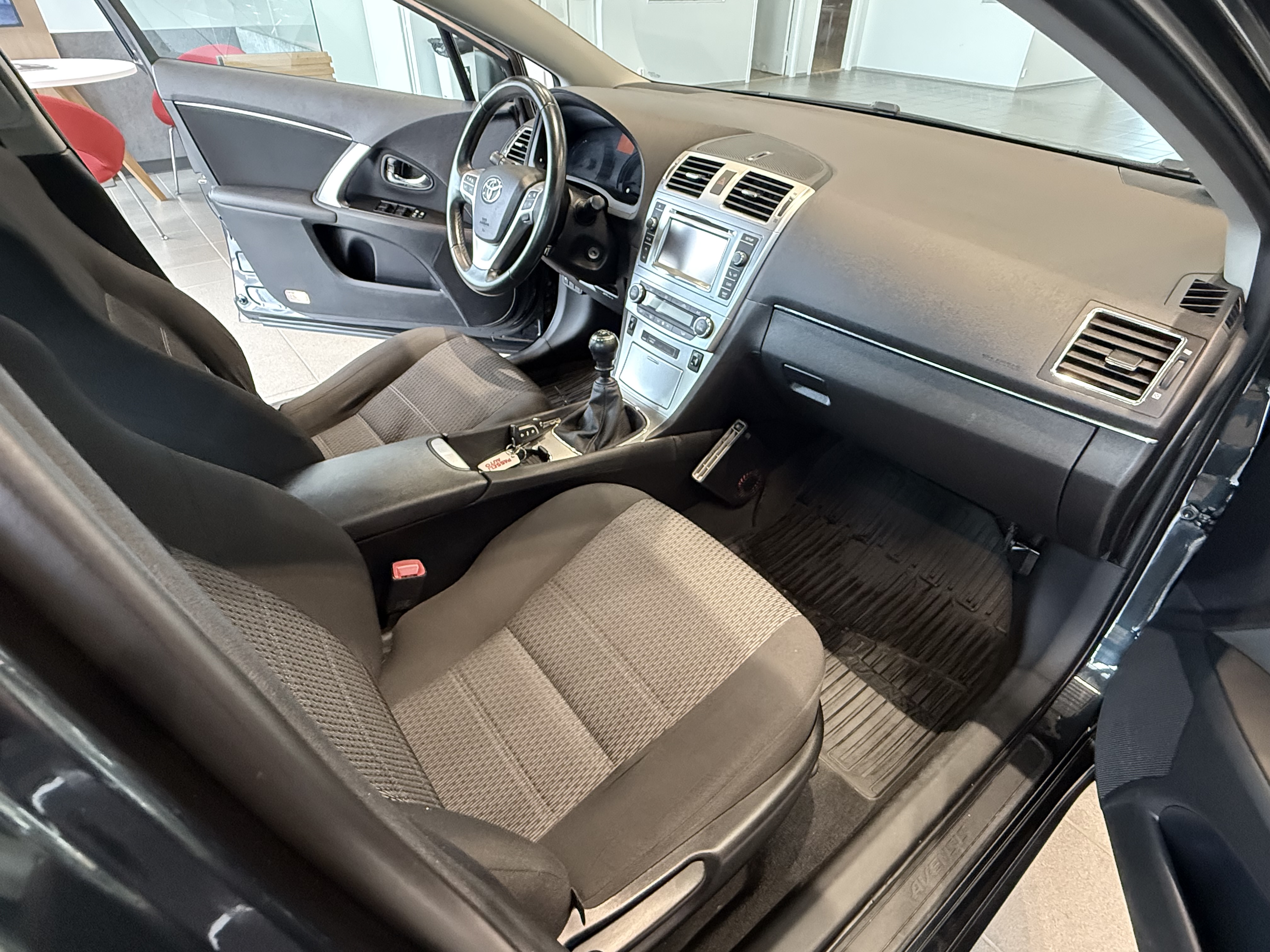 TOYOTA AVENSIS 2012