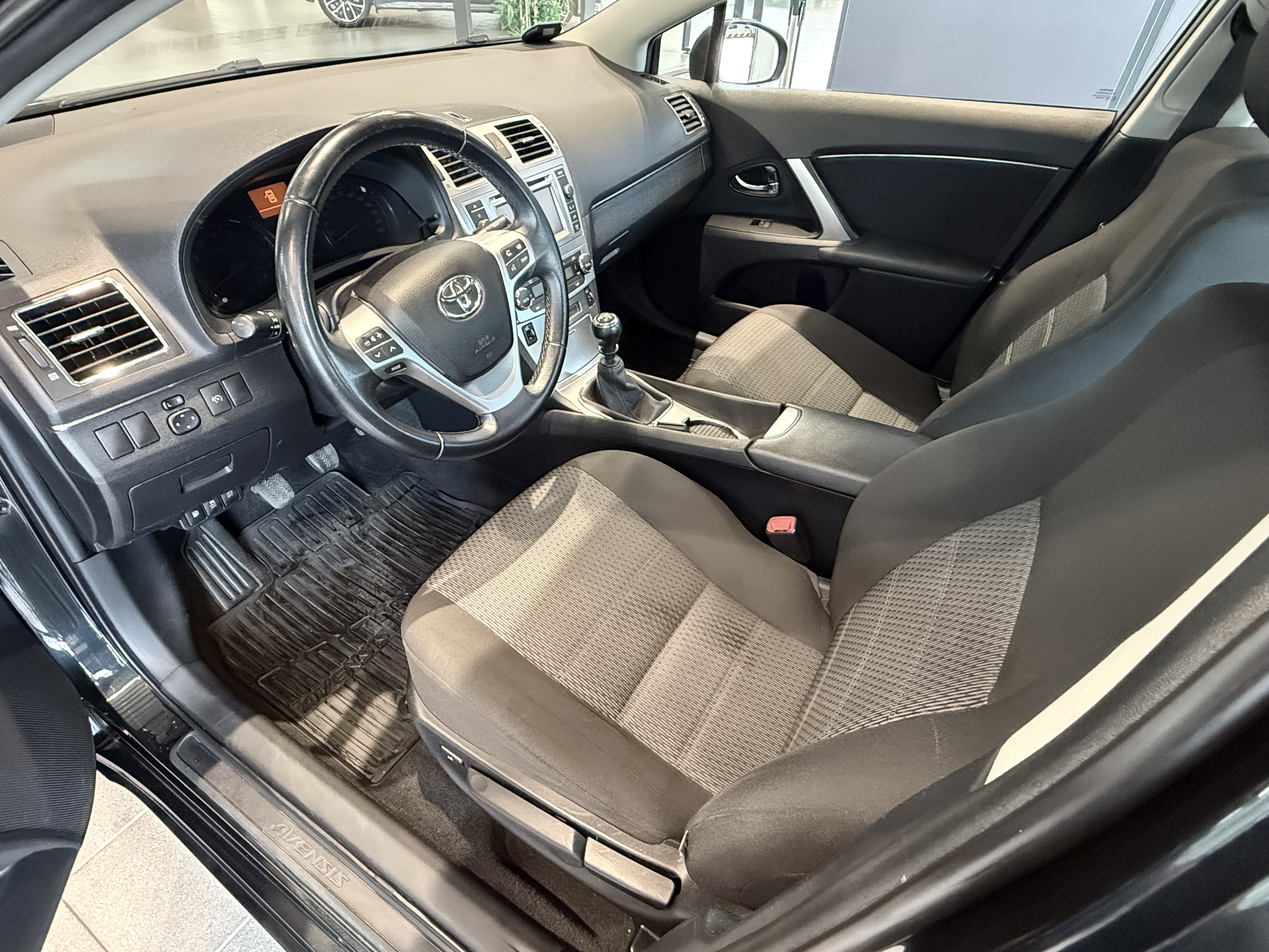 TOYOTA AVENSIS 2012