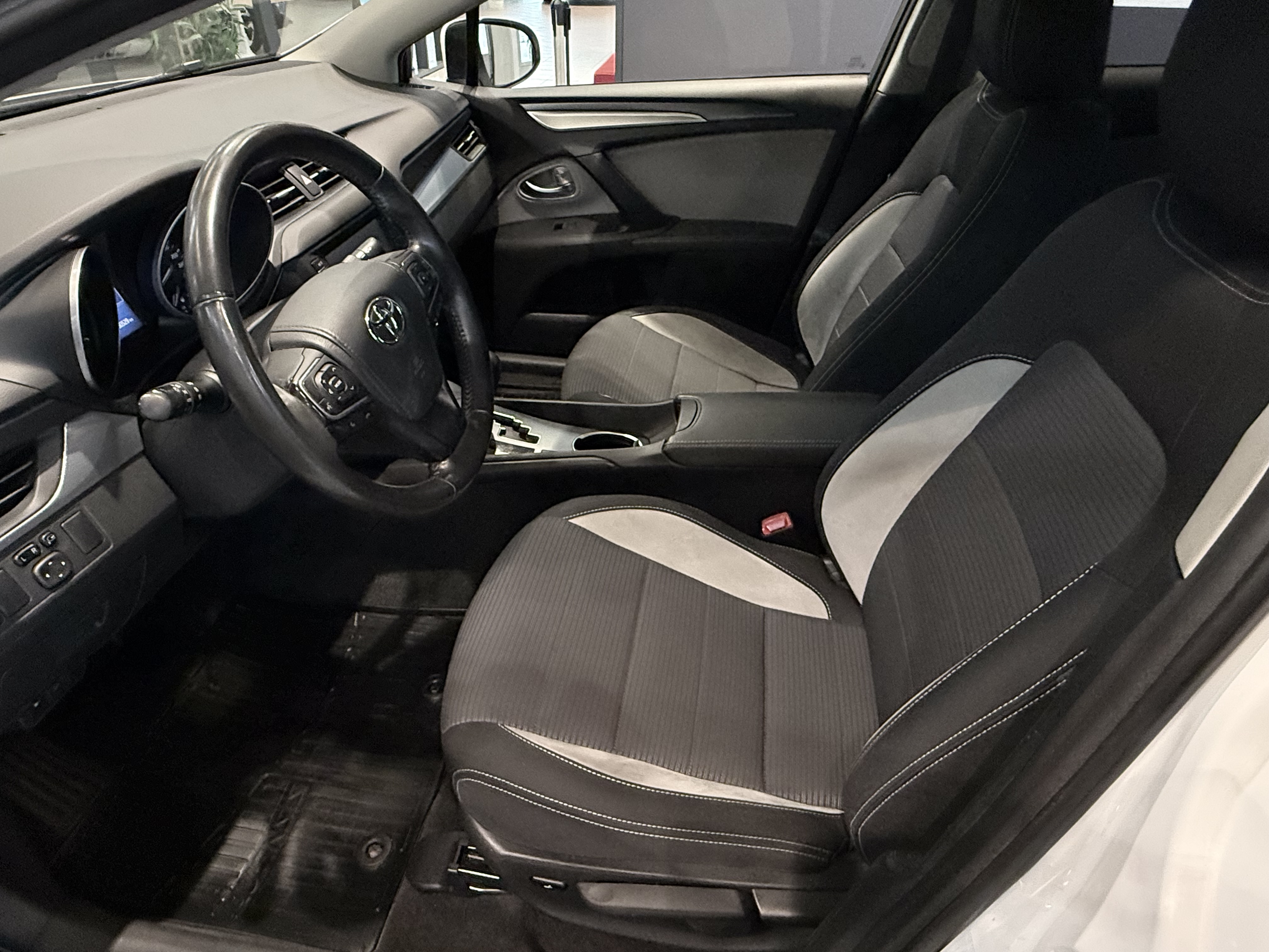TOYOTA AVENSIS 2017
