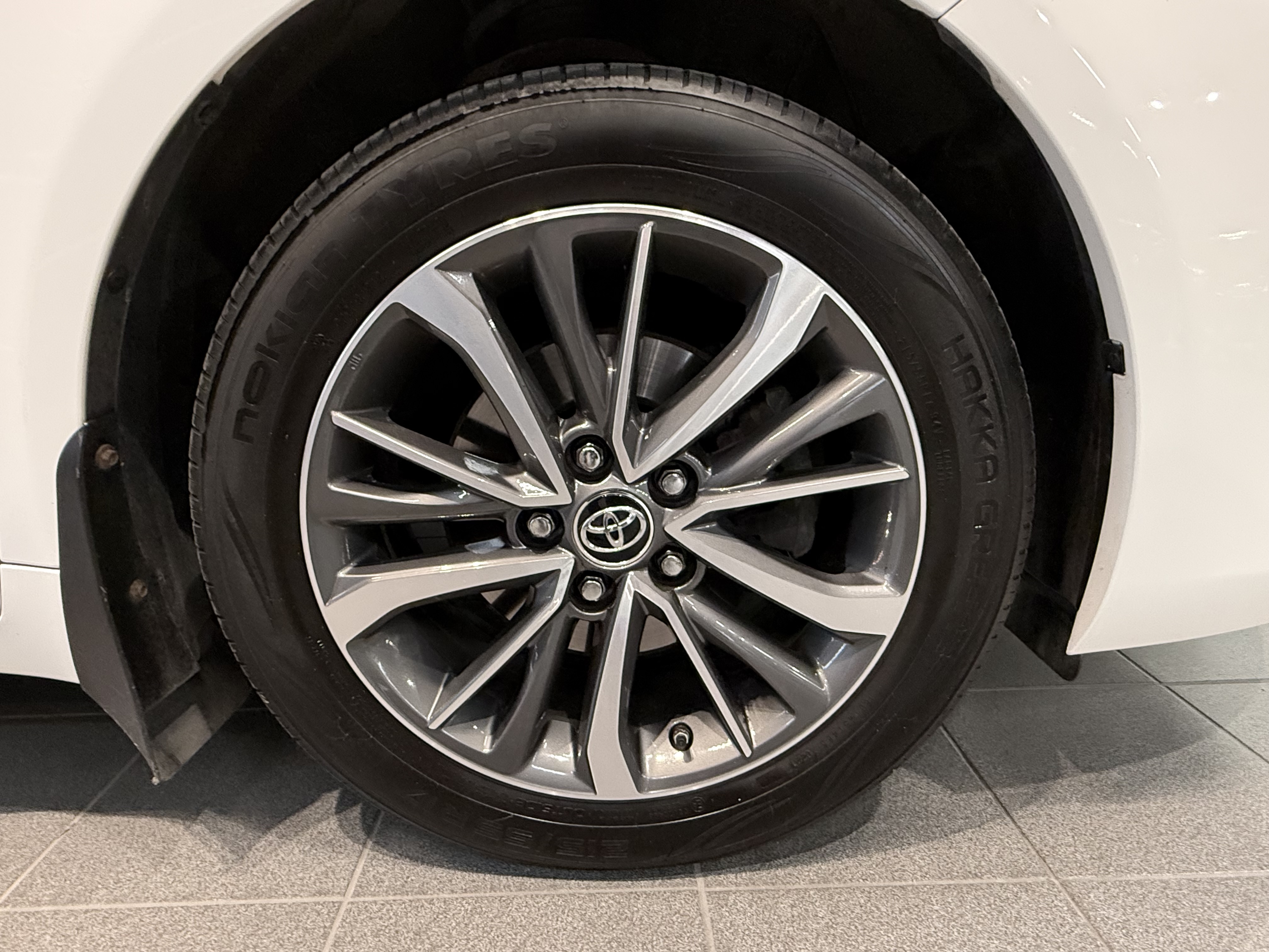 TOYOTA AVENSIS 2017