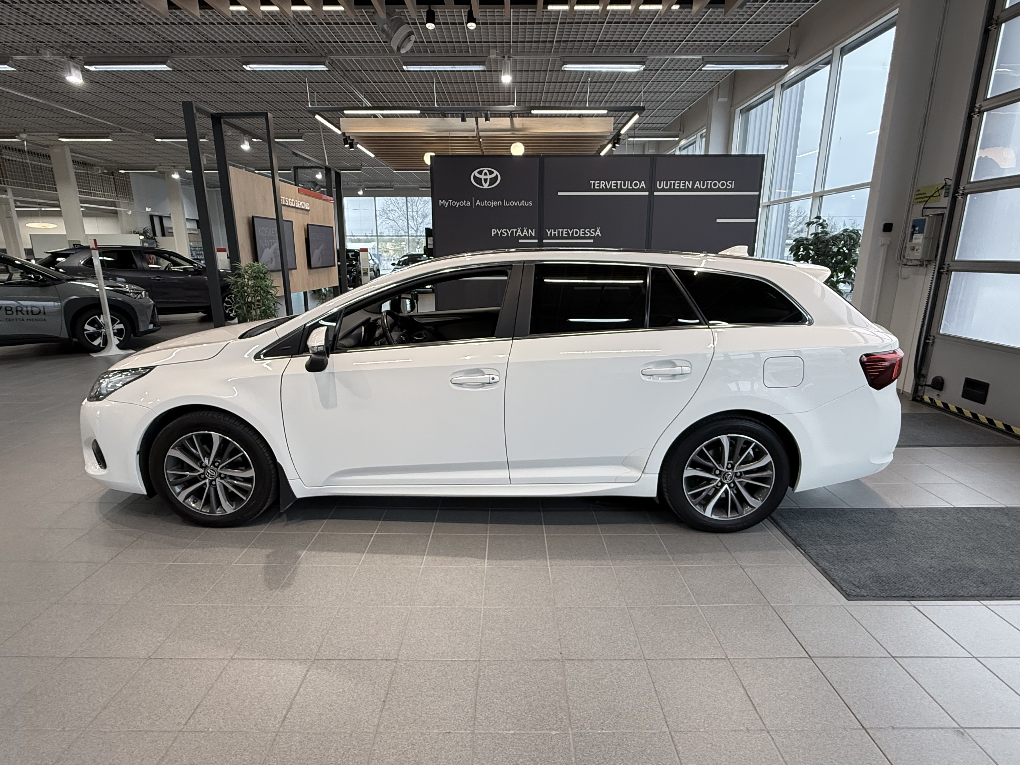 TOYOTA AVENSIS 2017