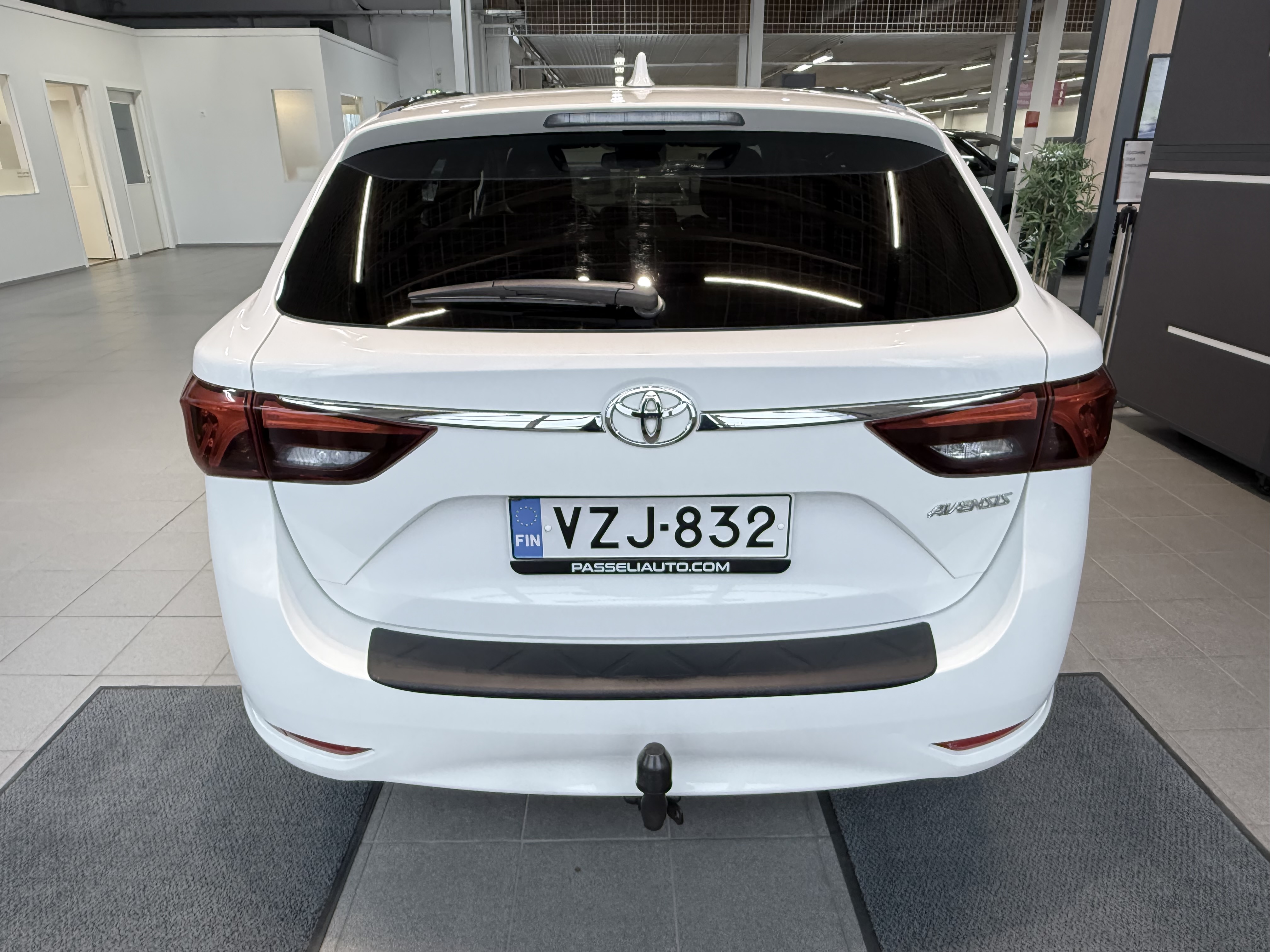 TOYOTA AVENSIS 2017