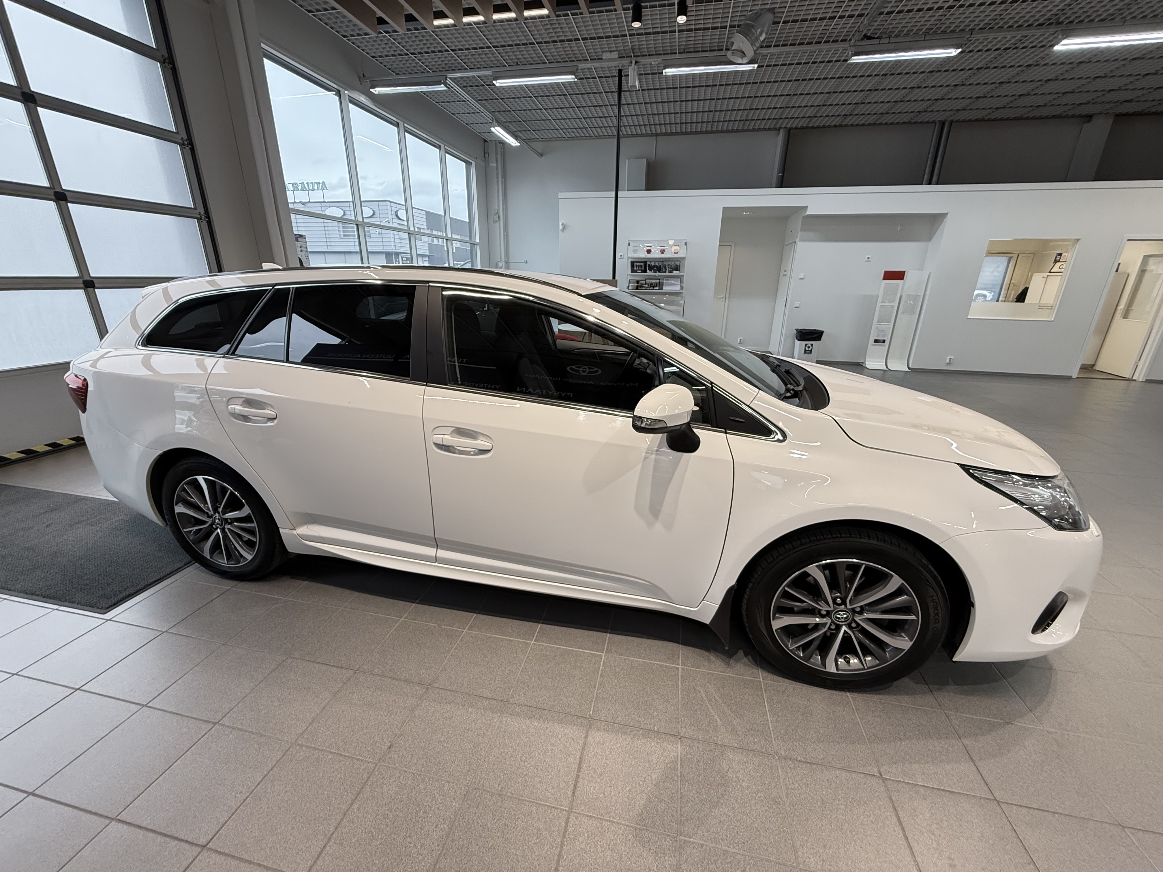 TOYOTA AVENSIS 2017