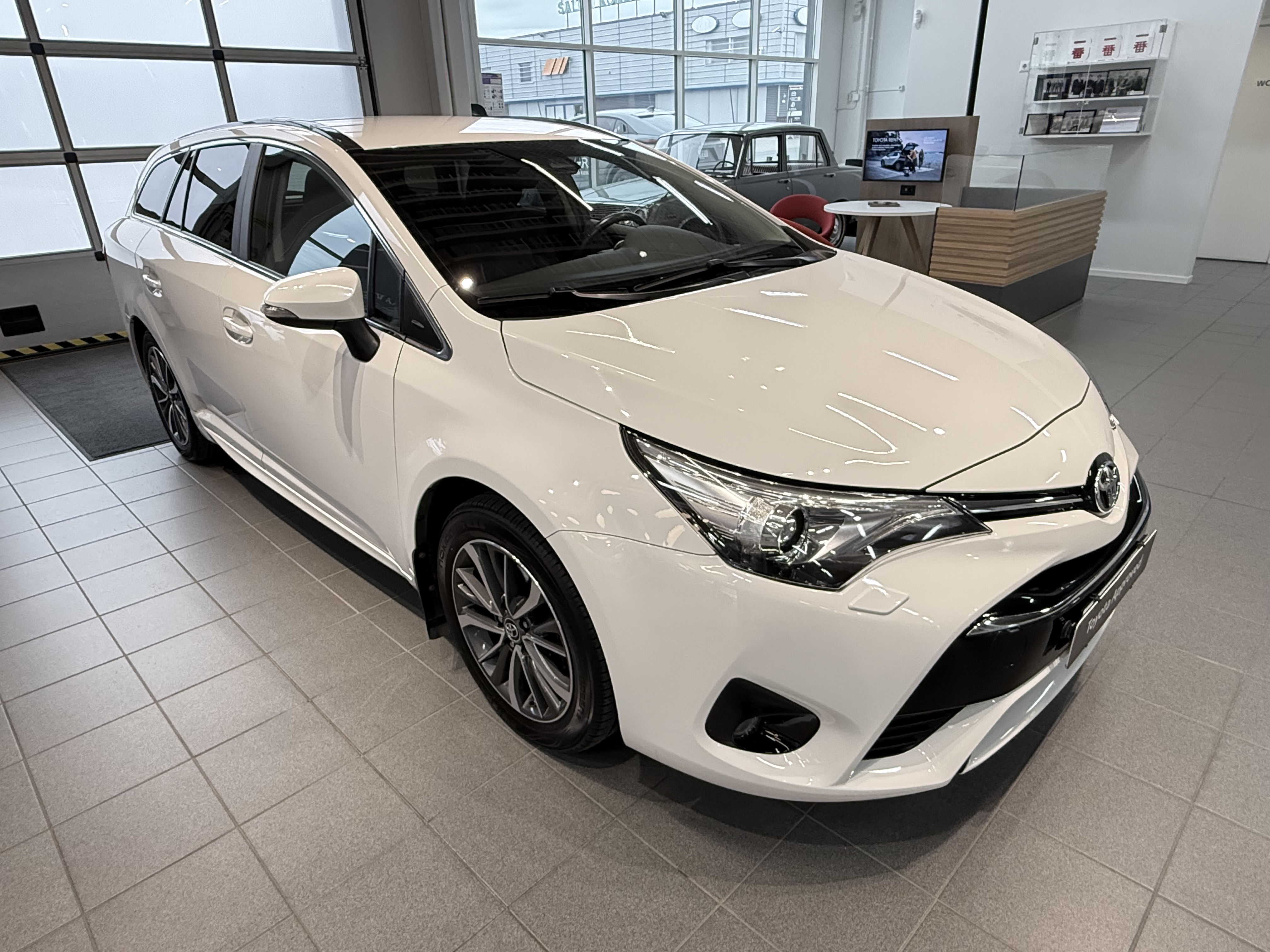 TOYOTA AVENSIS 2017