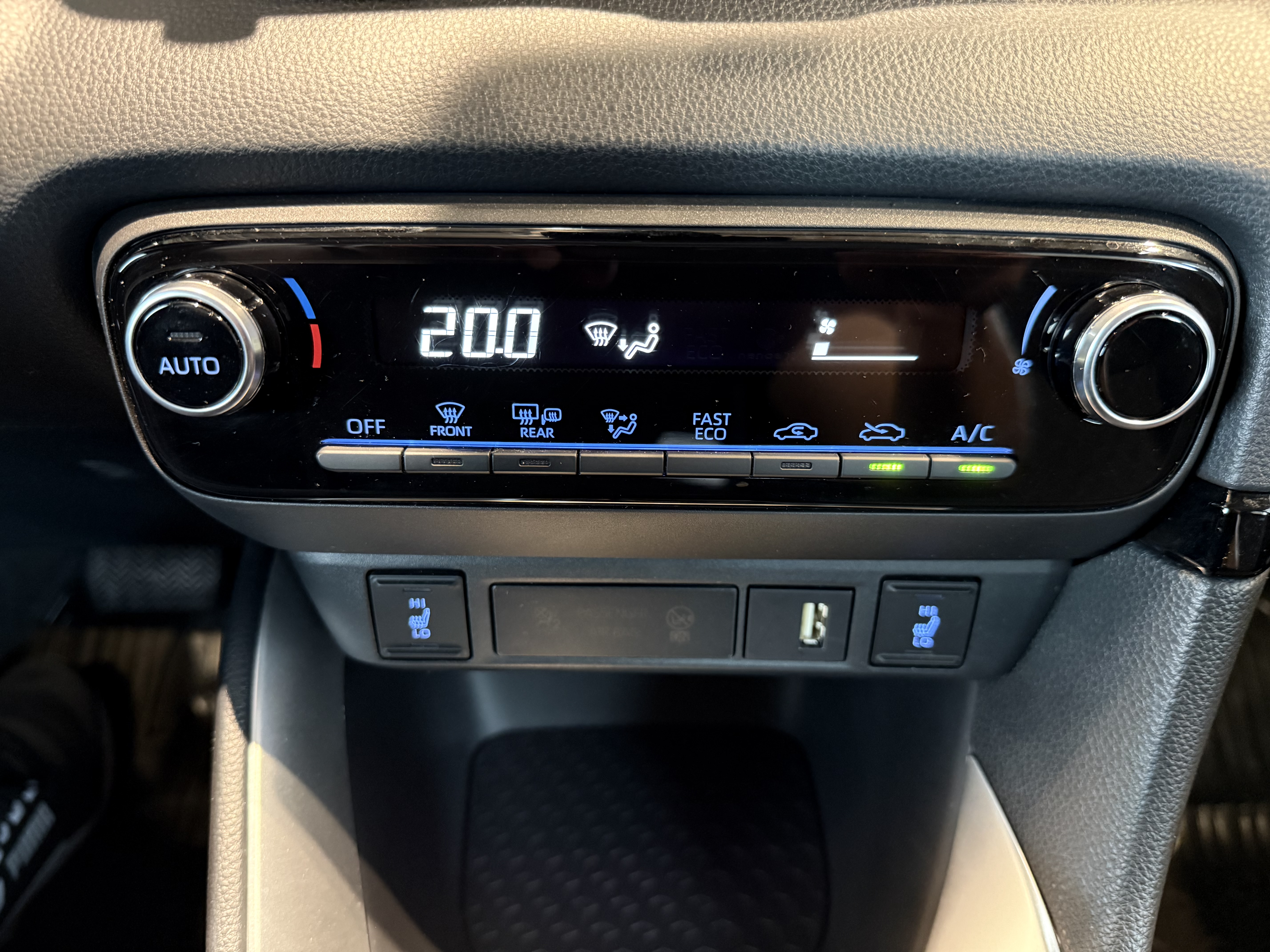 TOYOTA YARIS 2024