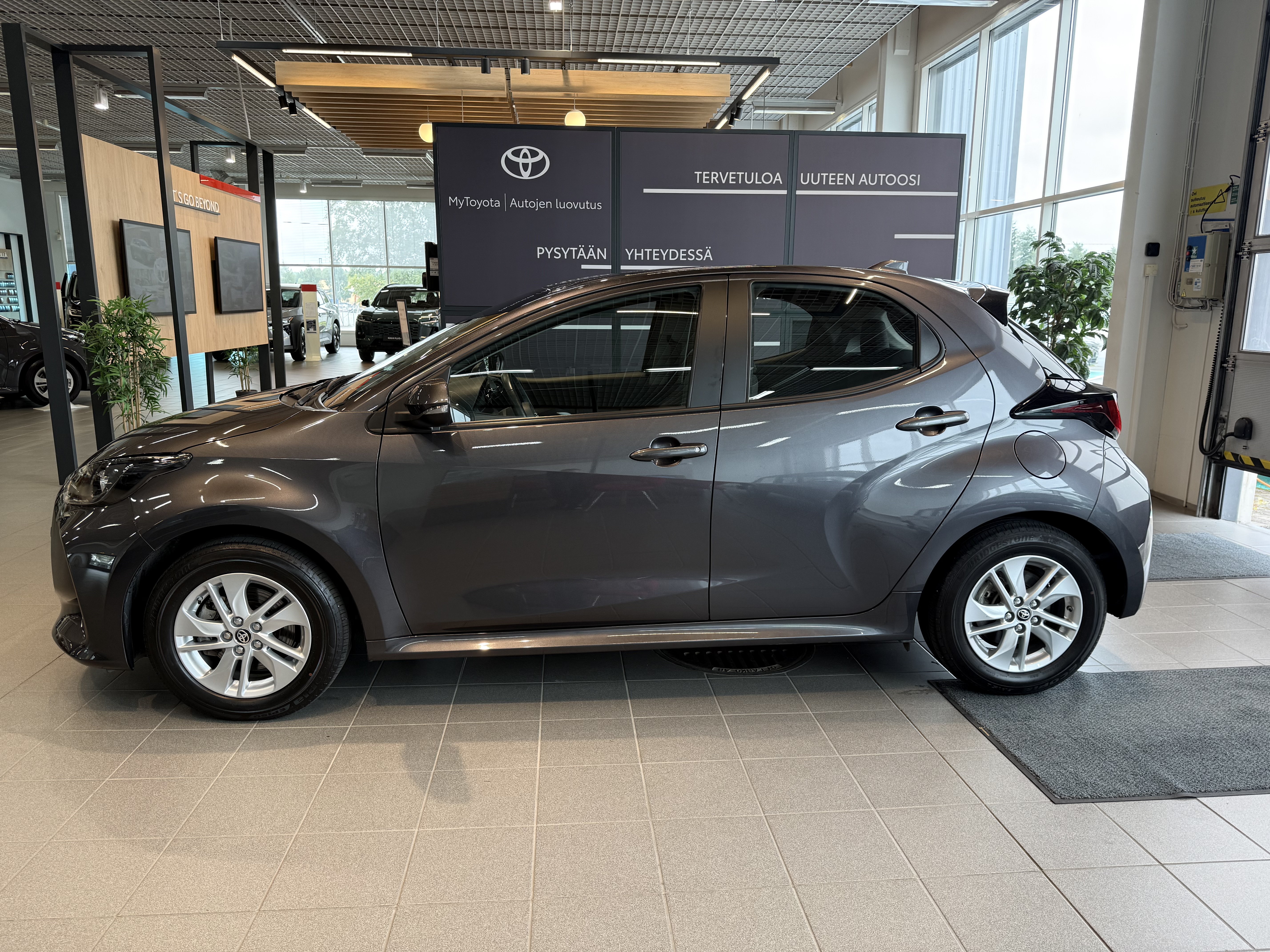 TOYOTA YARIS 2024