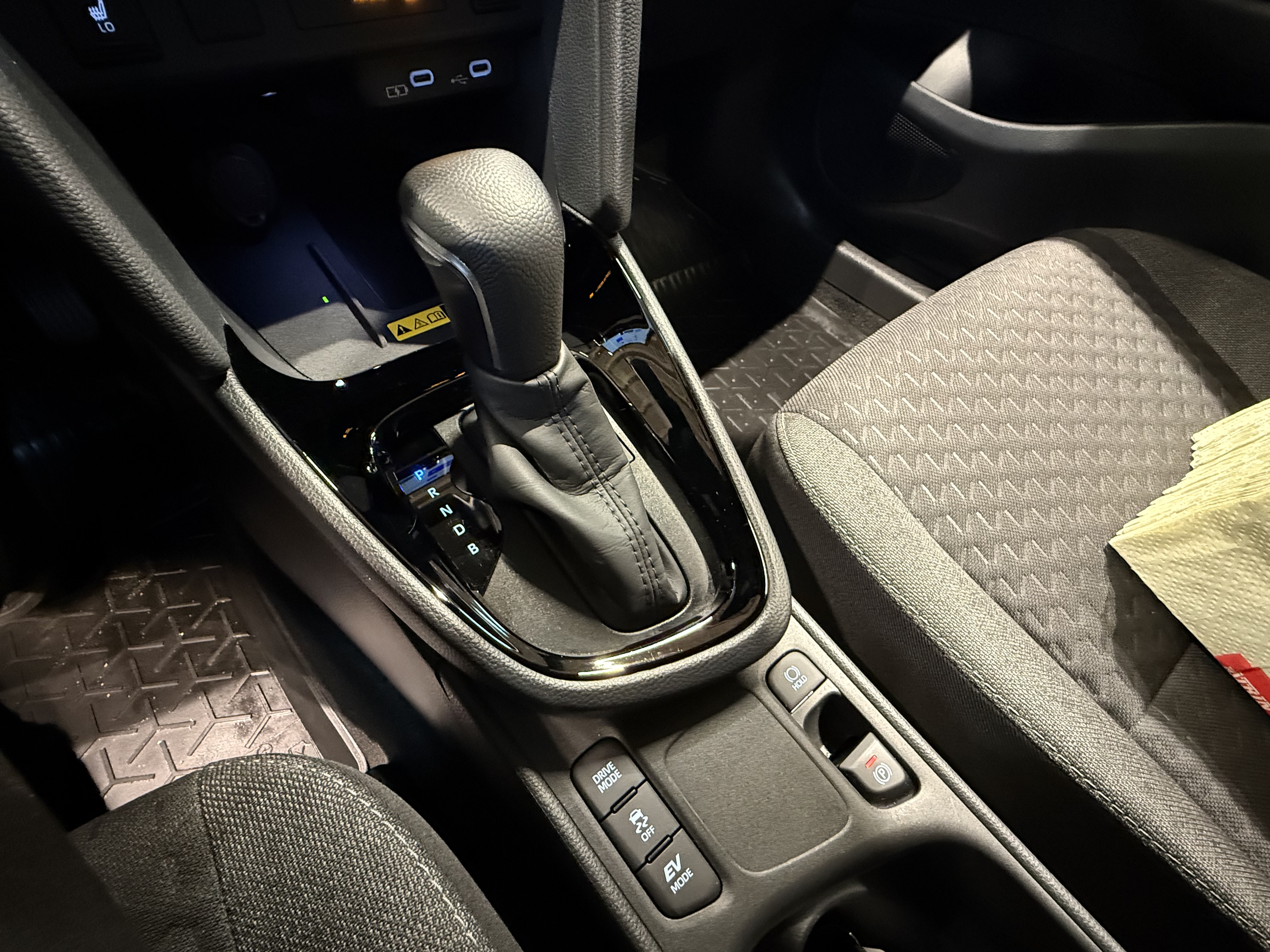 TOYOTA Yaris Cross 2024