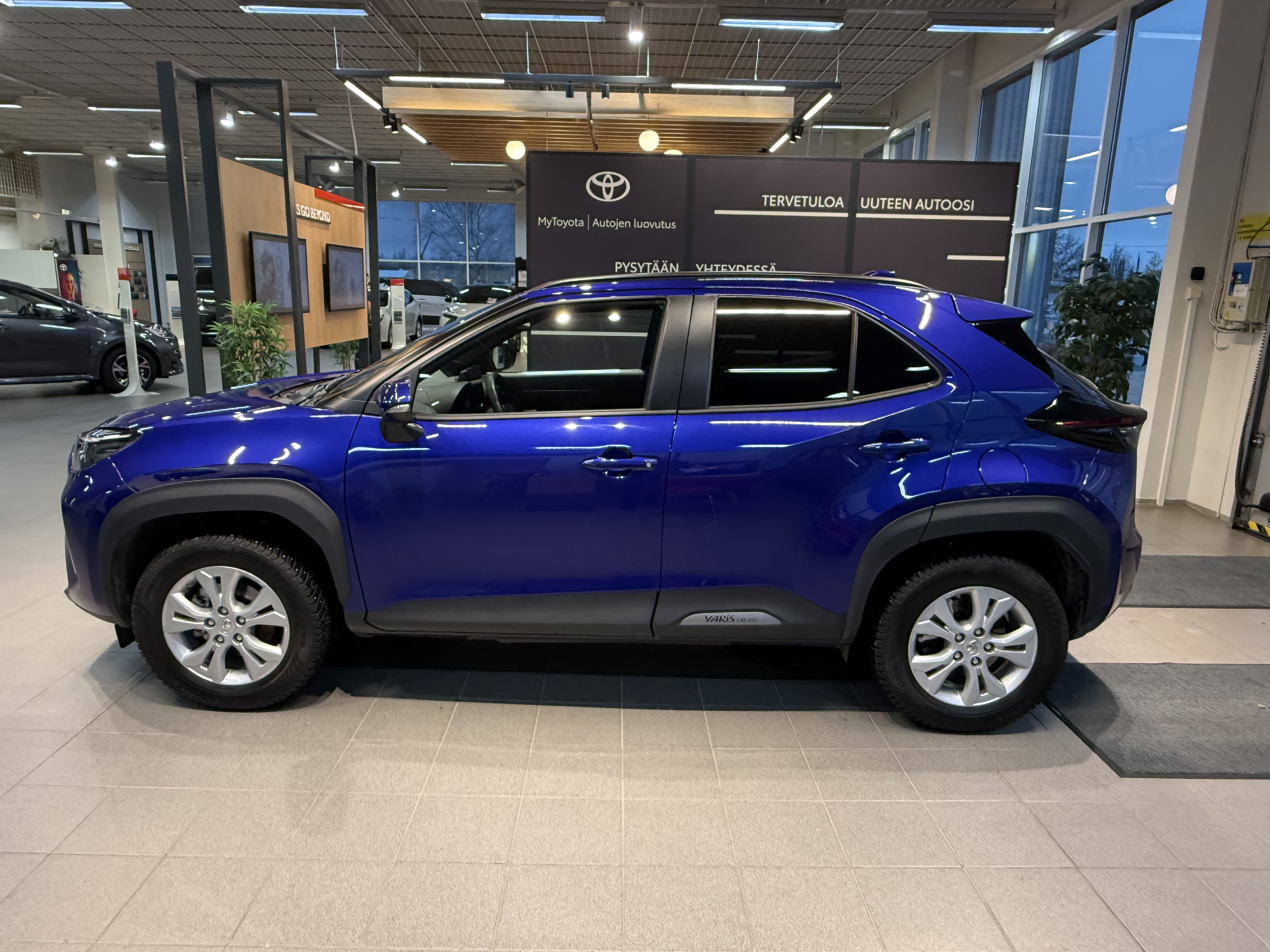 TOYOTA Yaris Cross 2024