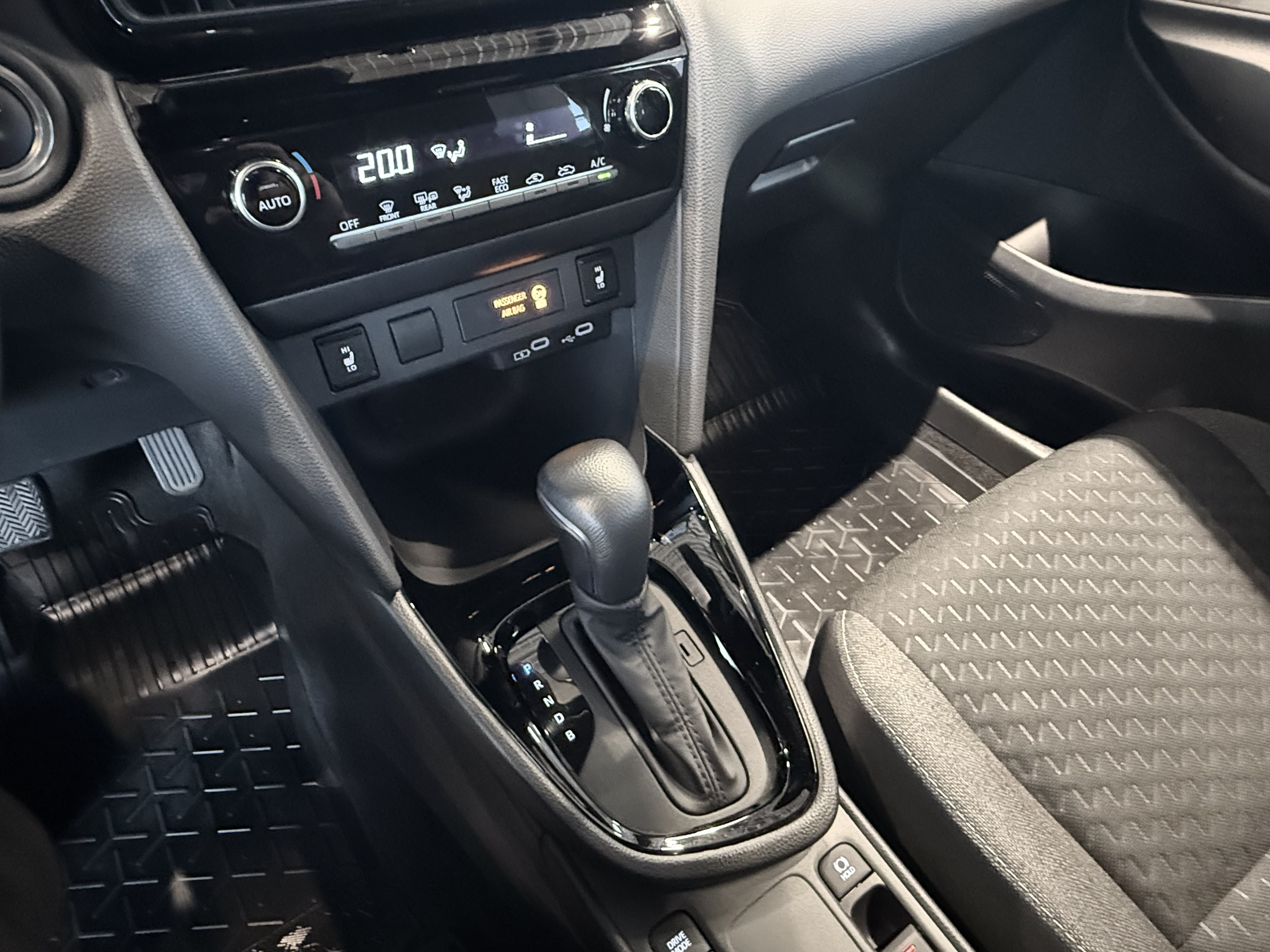 TOYOTA Yaris Cross 2025