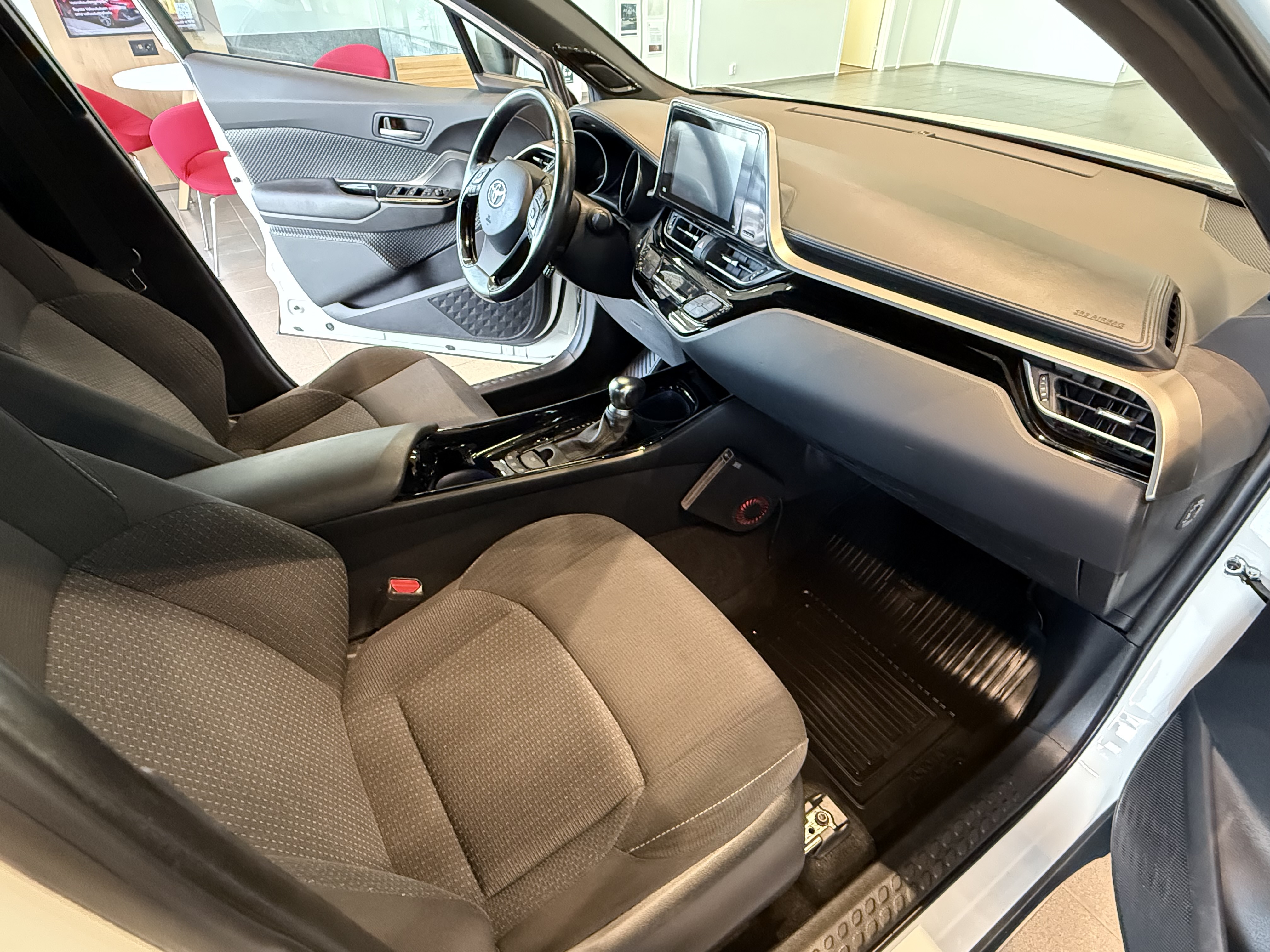 TOYOTA C-HR 2019