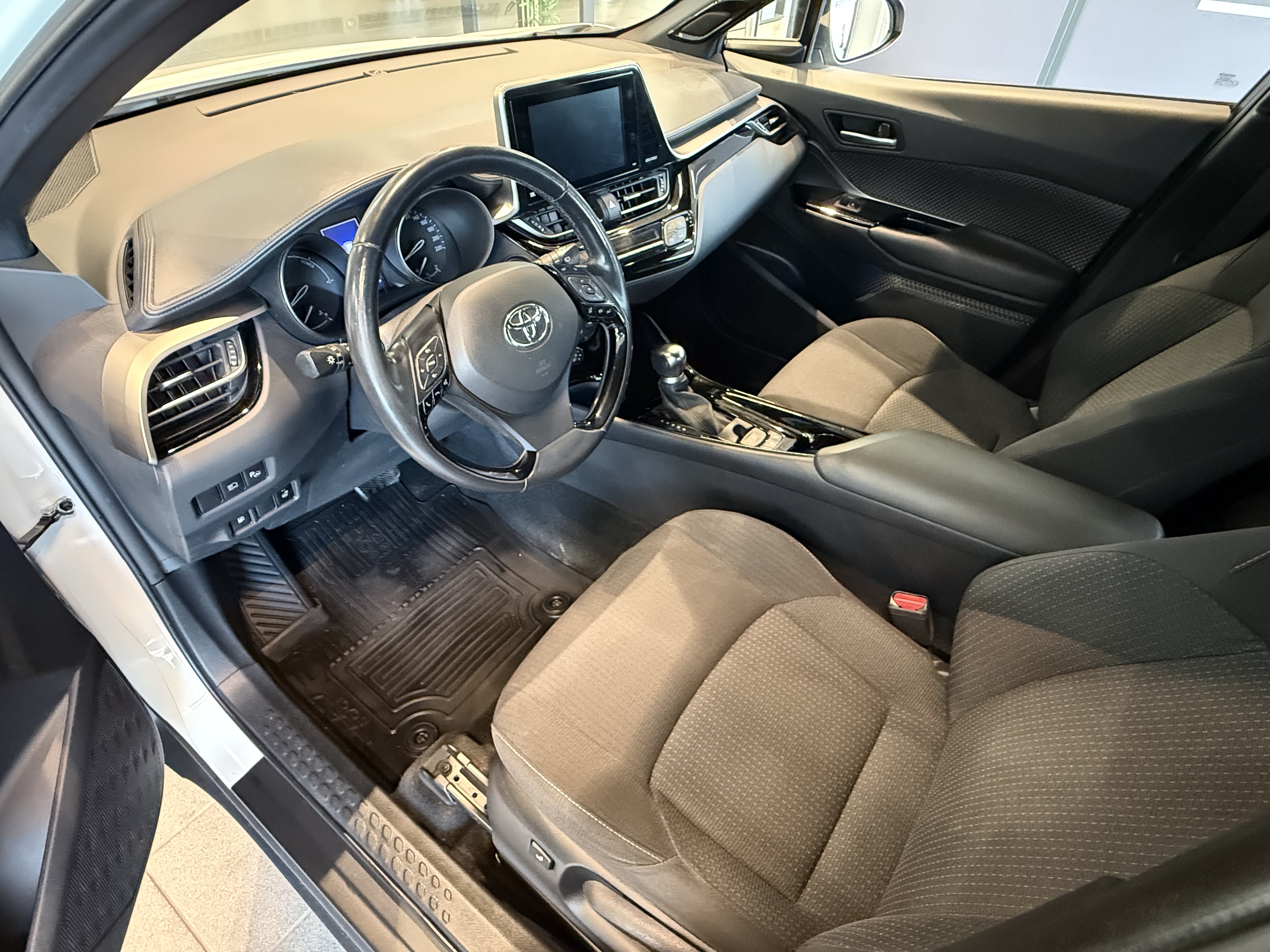 TOYOTA C-HR 2019