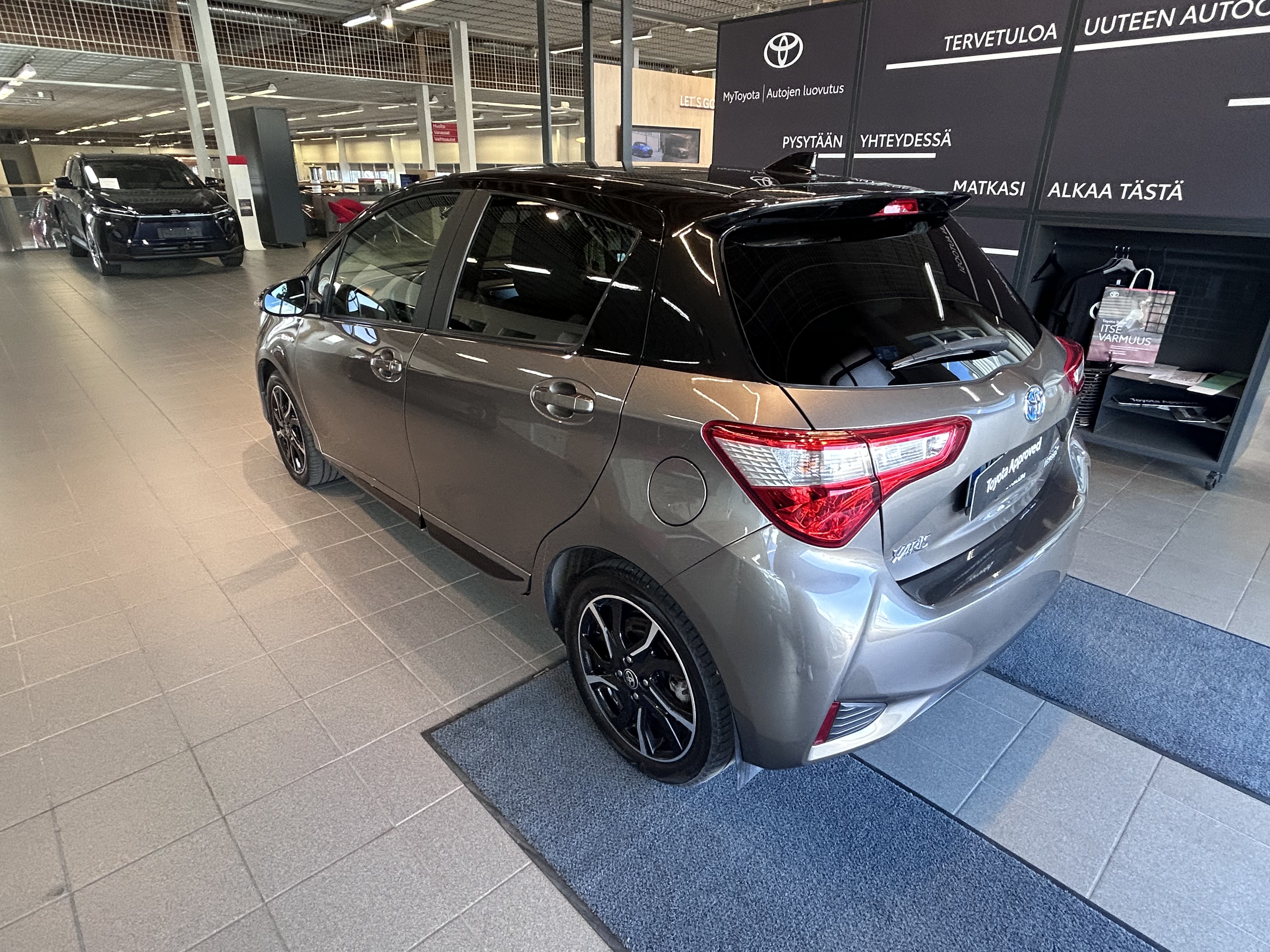 TOYOTA YARIS 0