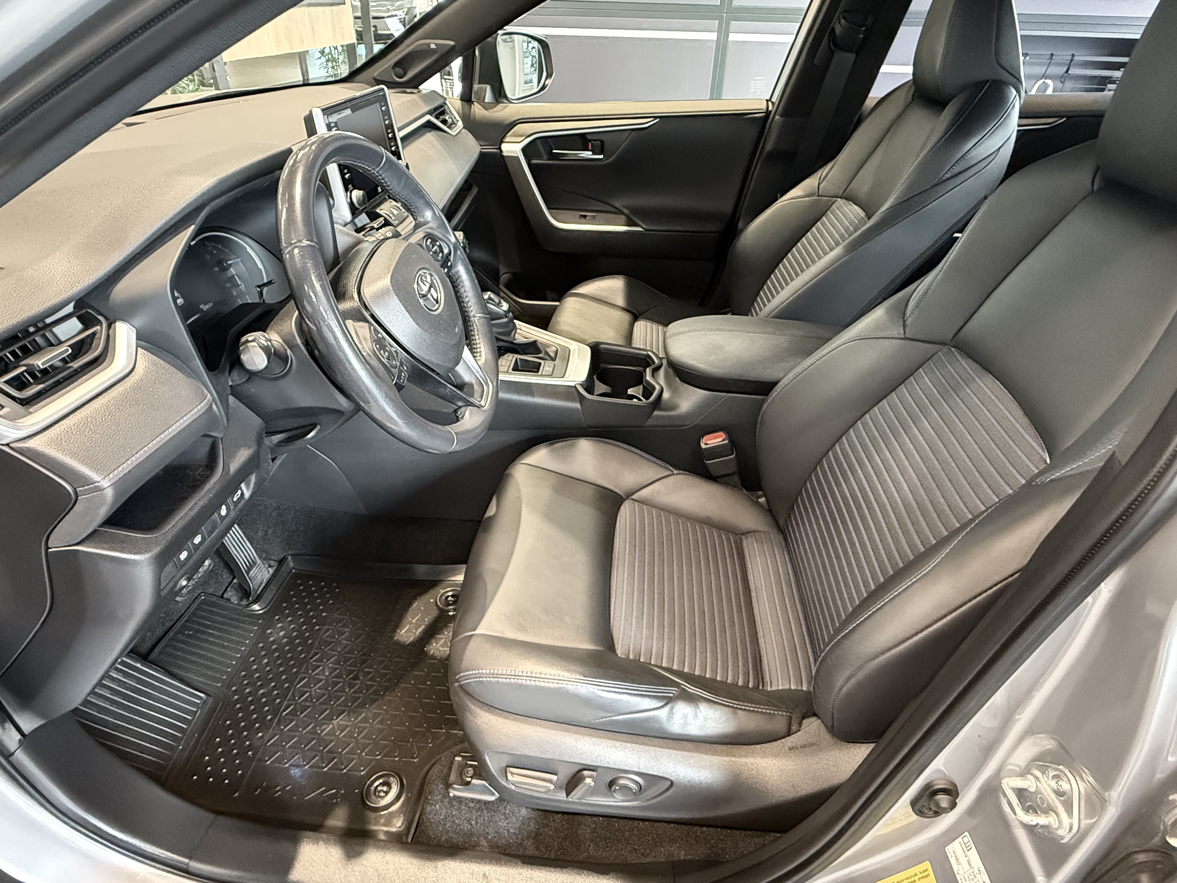 TOYOTA RAV4 2020