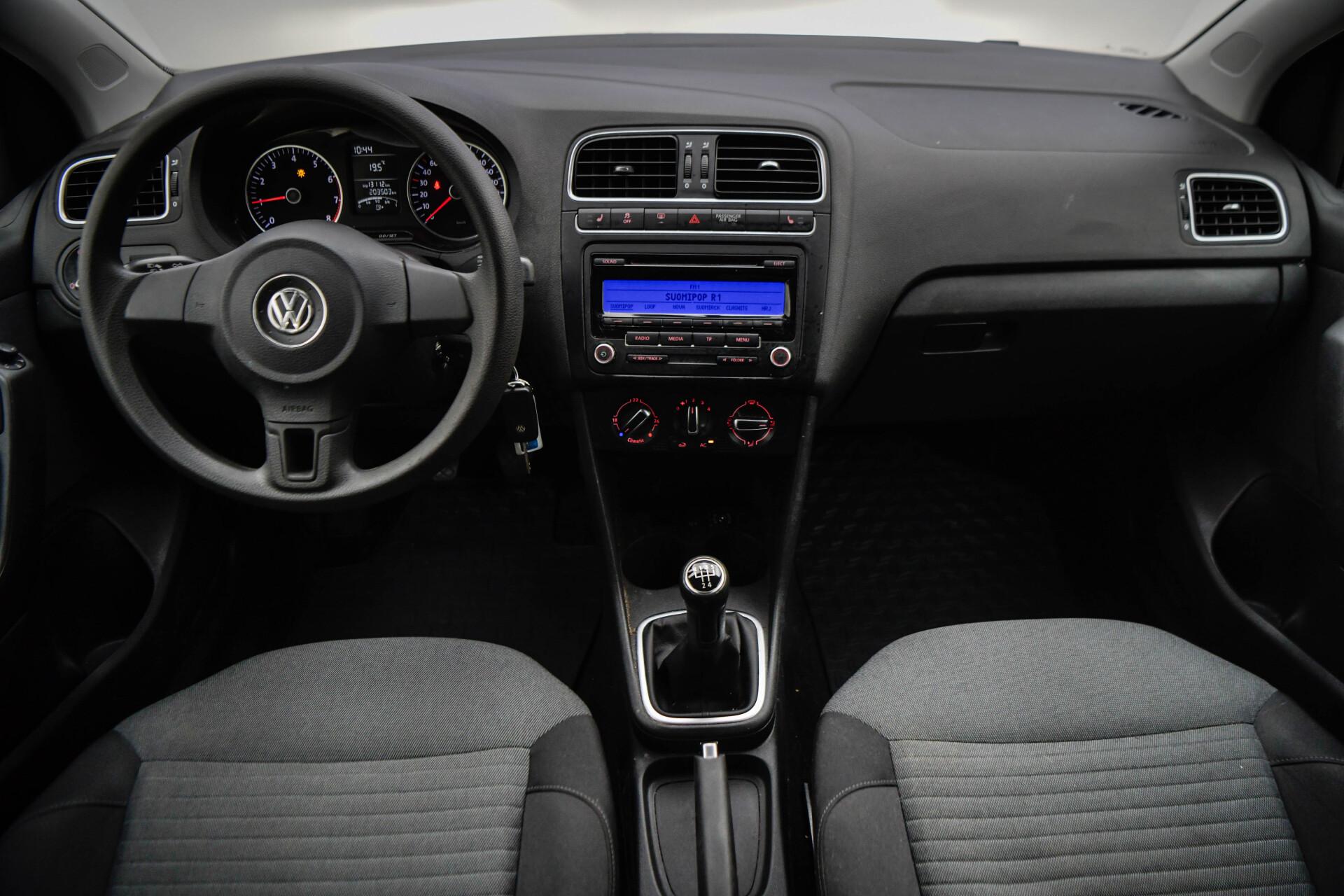VOLKSWAGEN Polo 2010