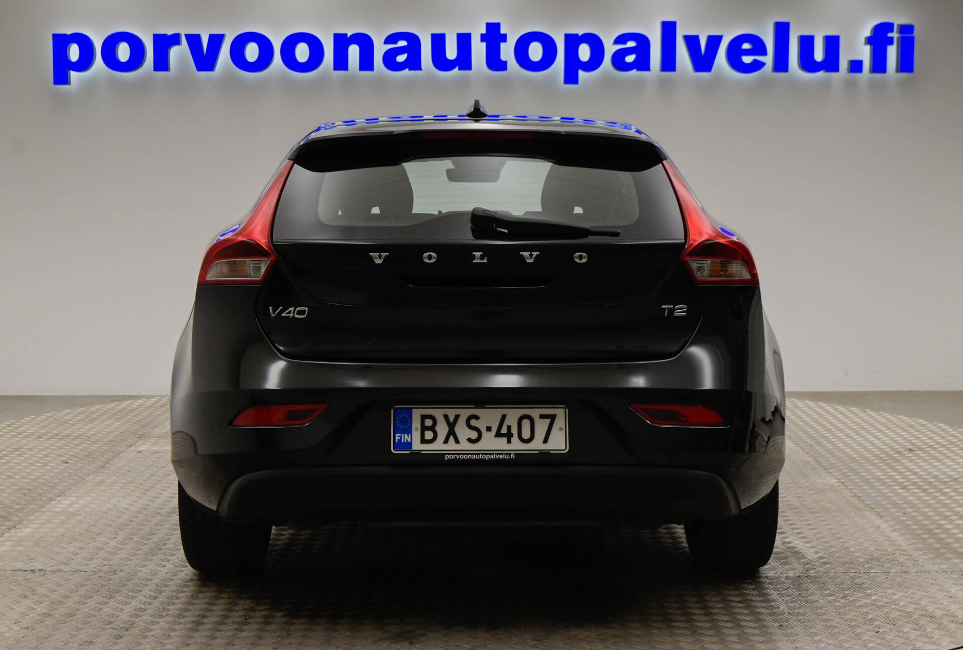 VOLVO V40 2019