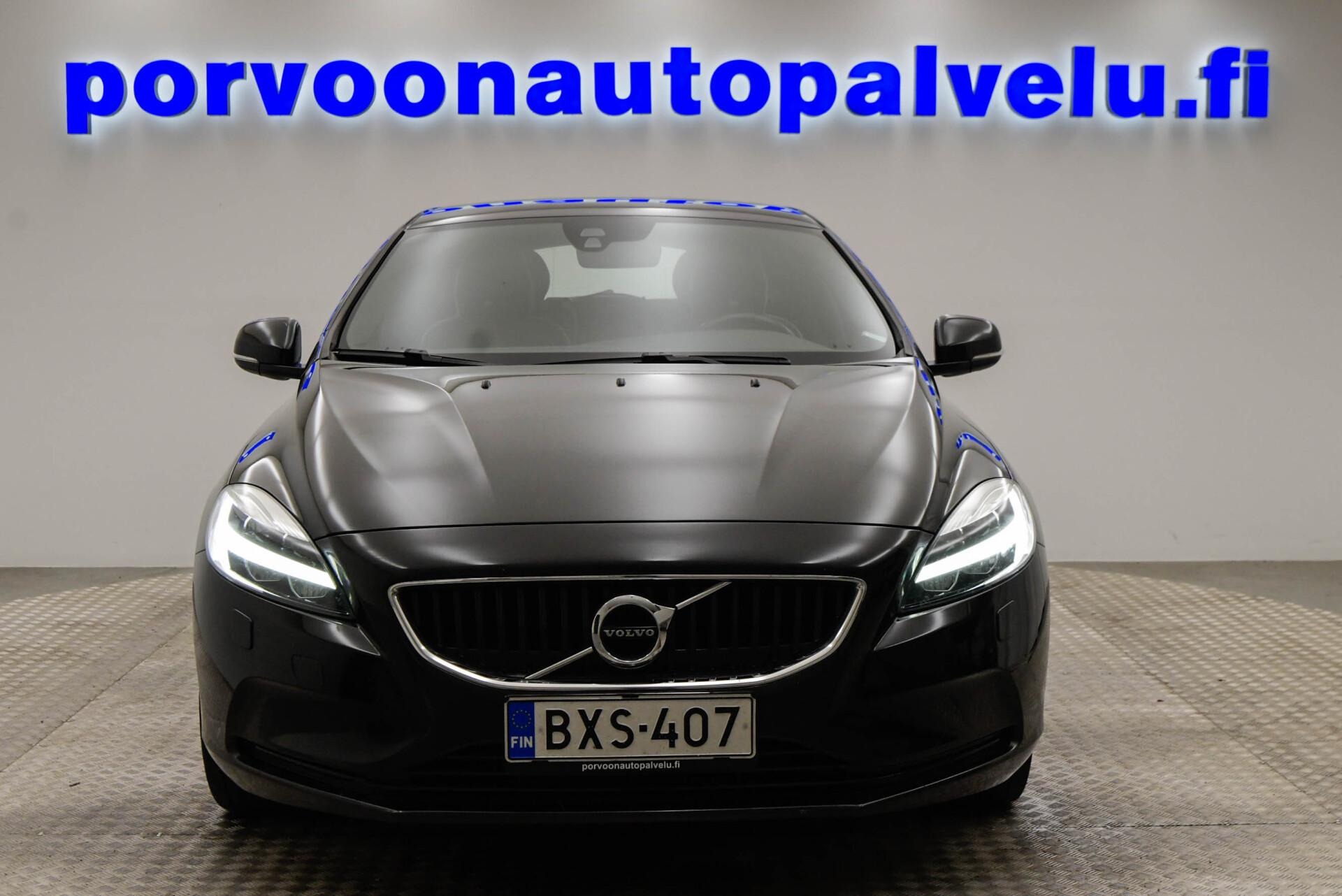 VOLVO V40 2019