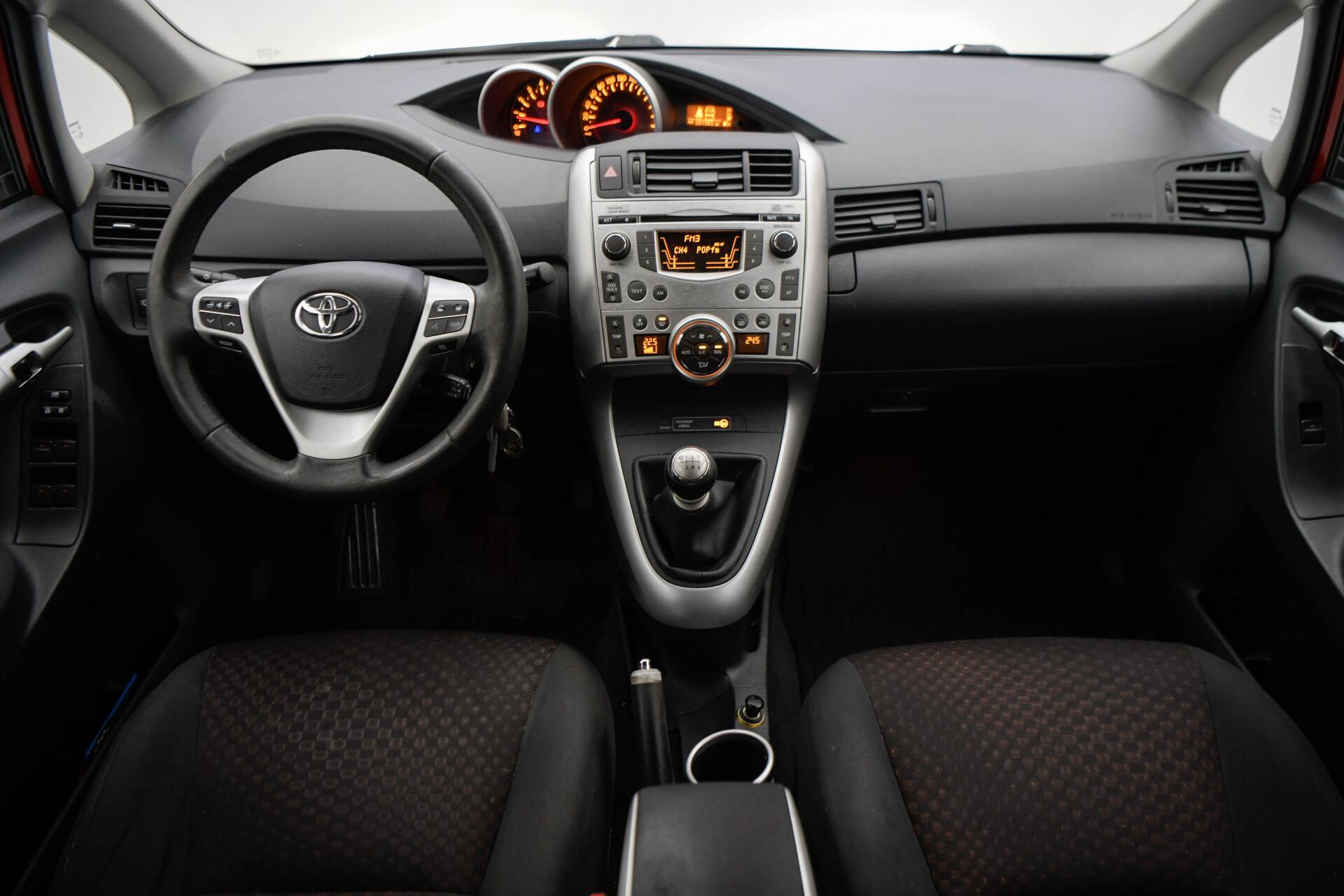 TOYOTA Verso 2011