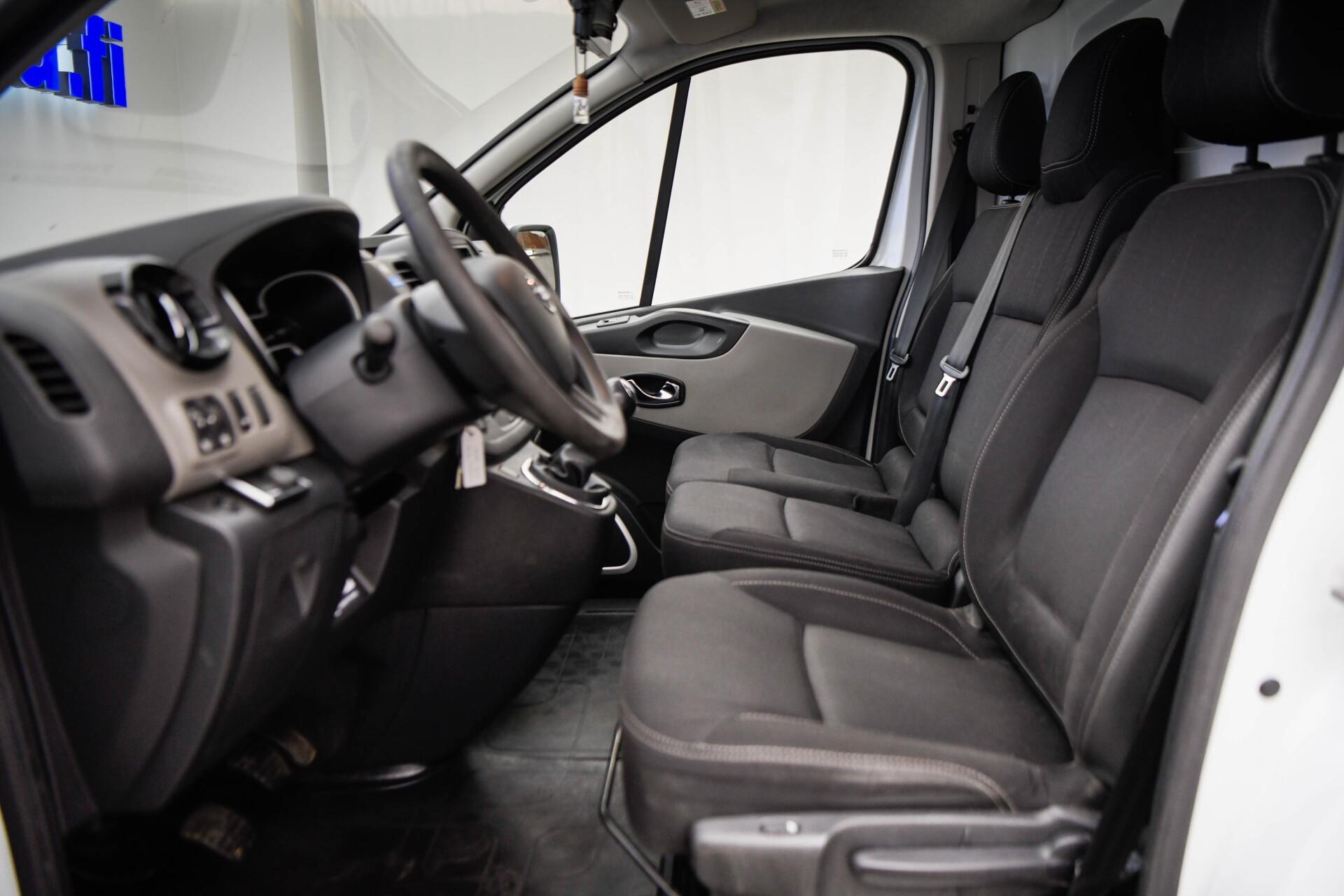 NISSAN NV300 2018