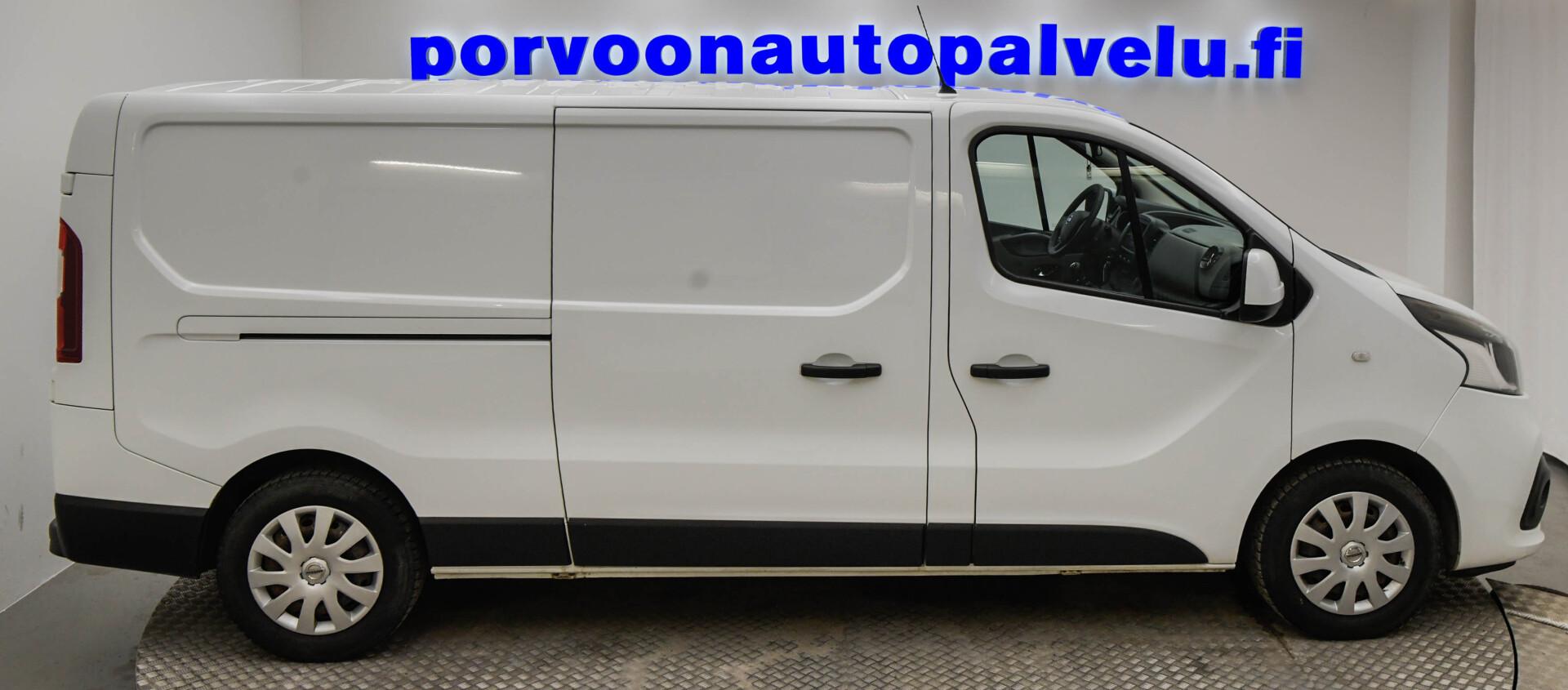 NISSAN NV300 2018