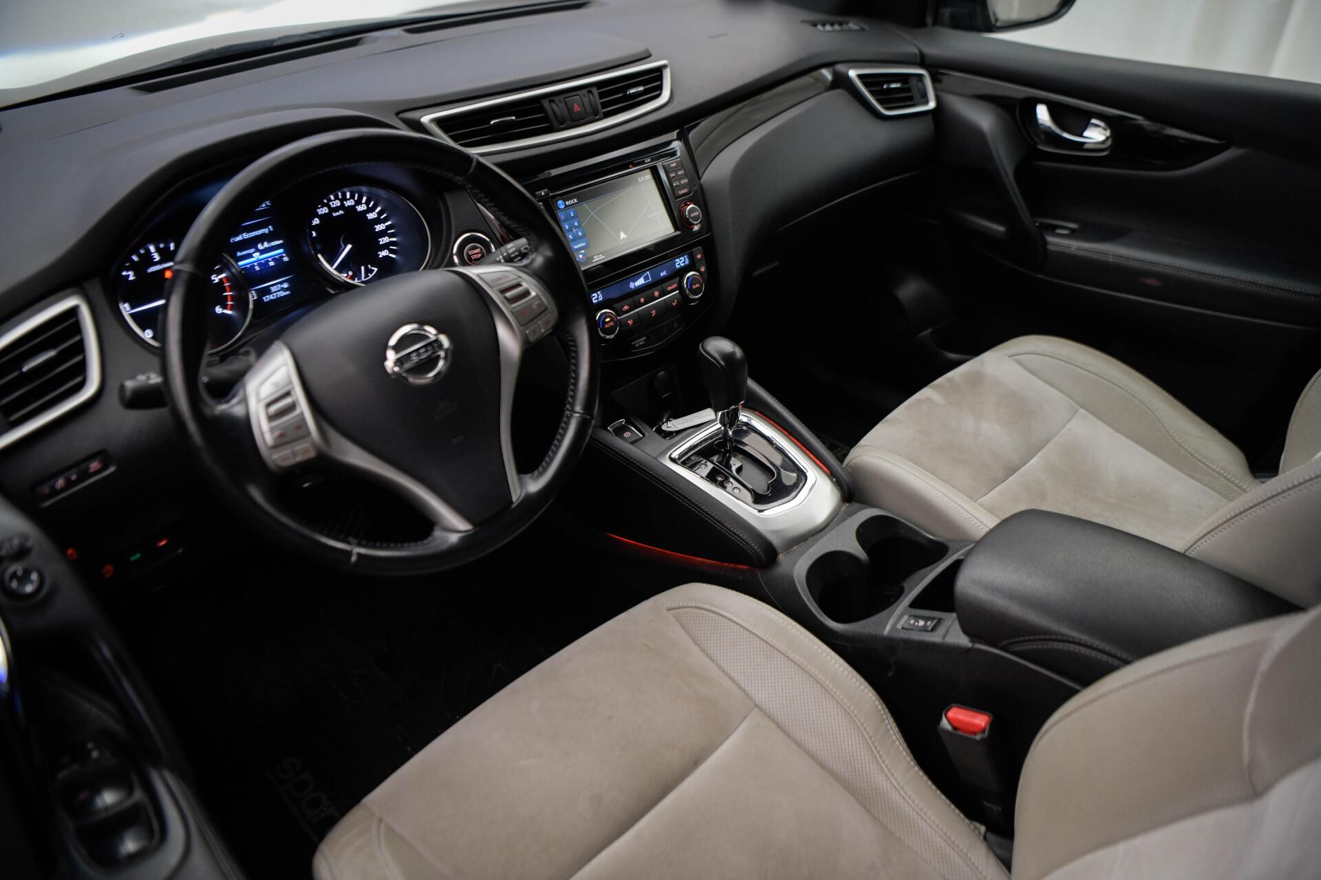 NISSAN Qashqai 2015