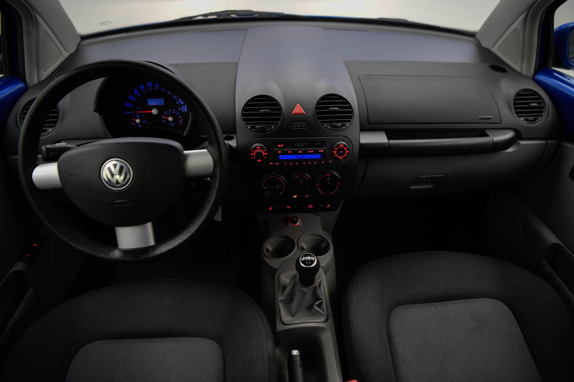 VOLKSWAGEN New Beetle 2003