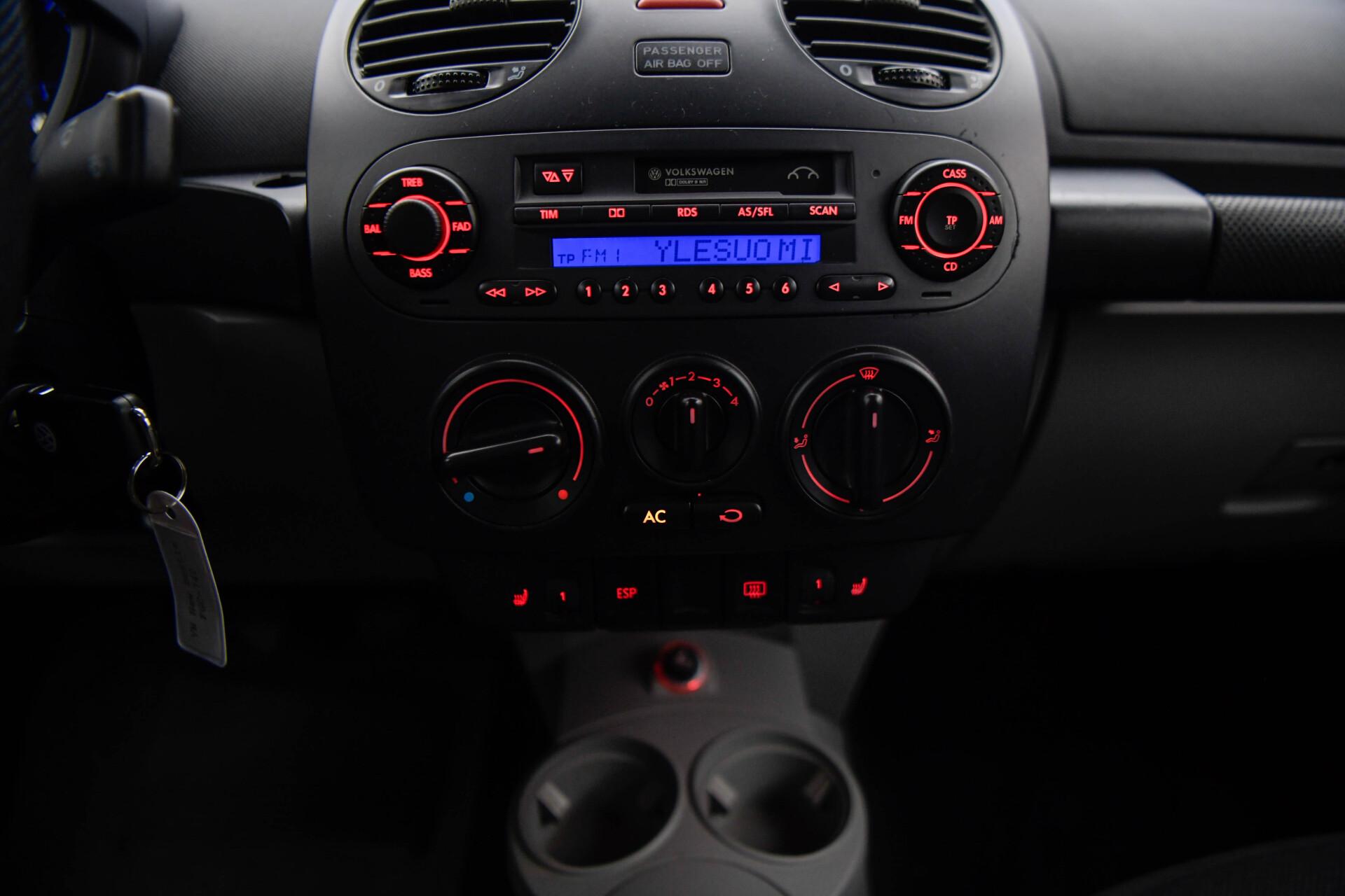 VOLKSWAGEN New Beetle 2003