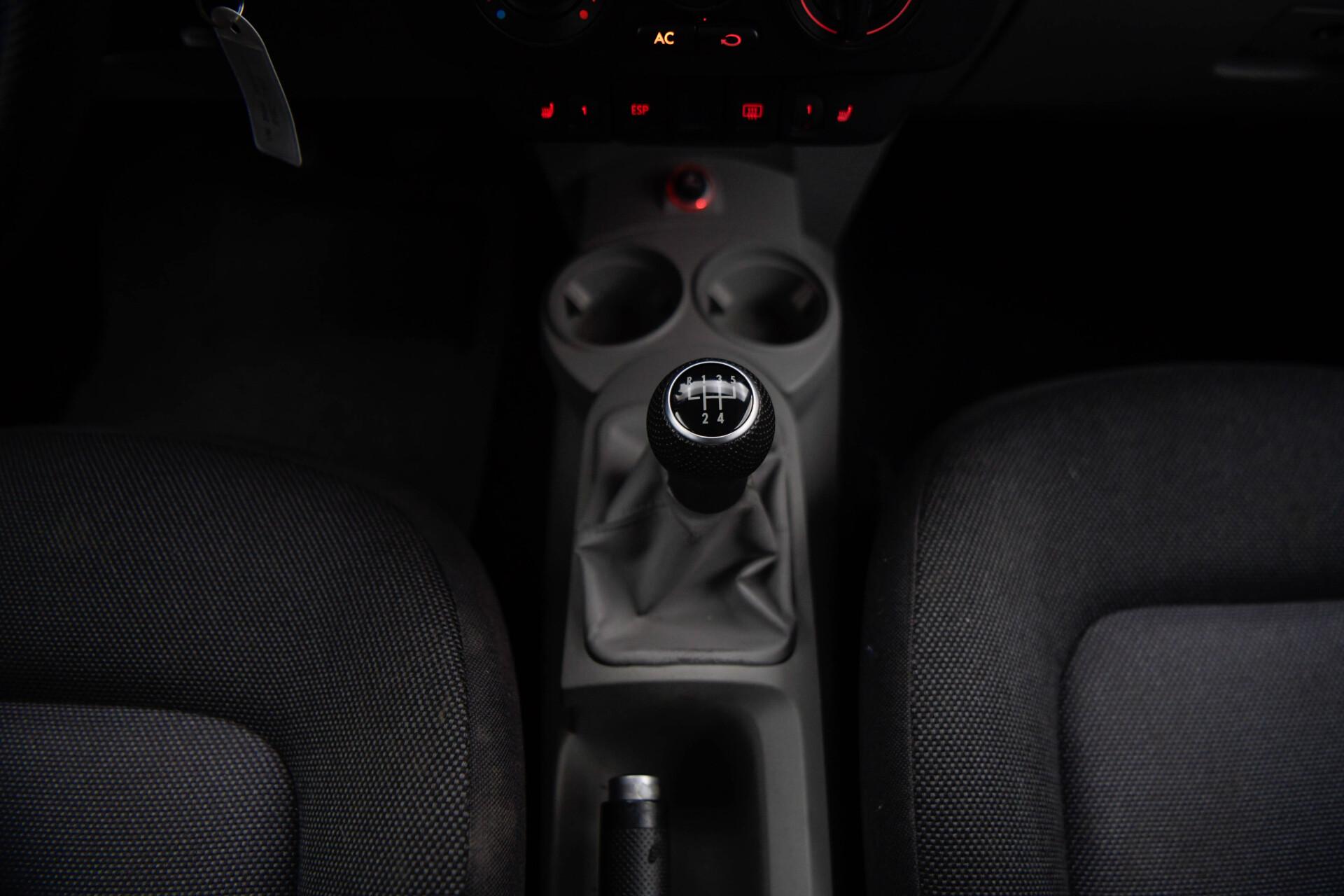 VOLKSWAGEN New Beetle 2003