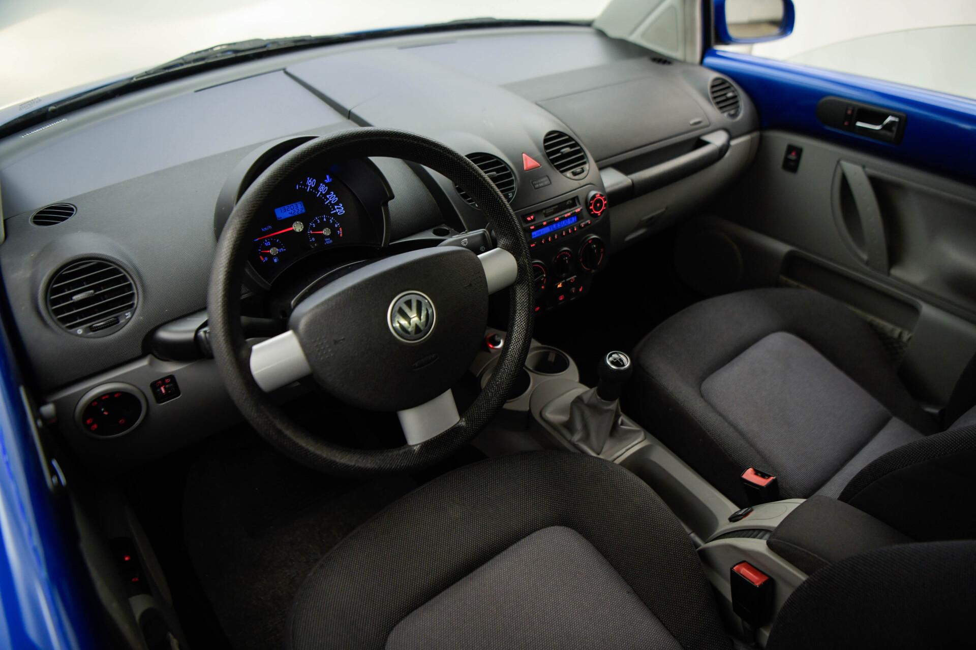 VOLKSWAGEN New Beetle 2003