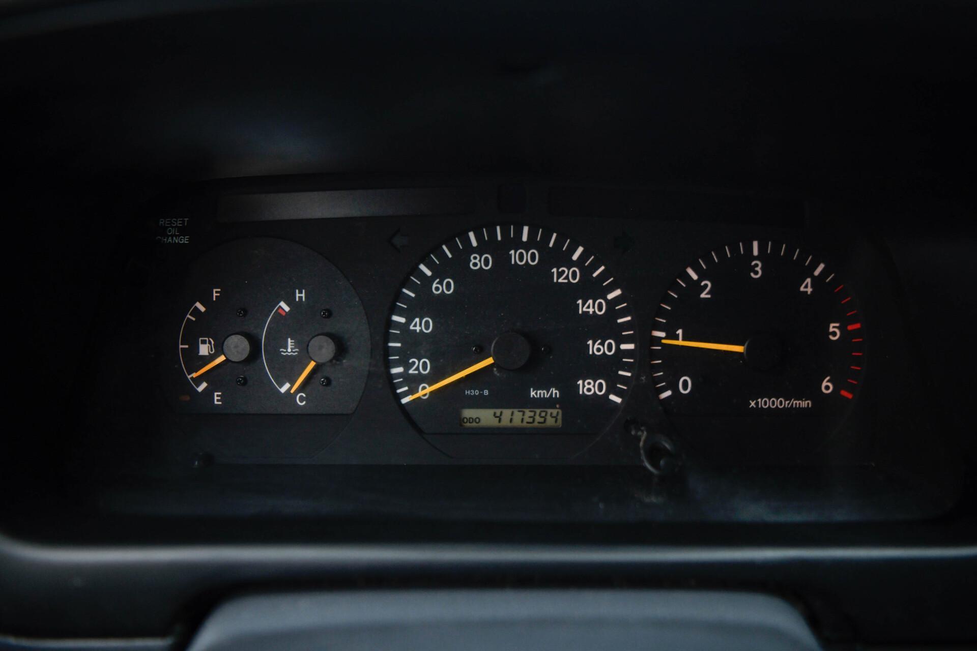TOYOTA Hiace 2006