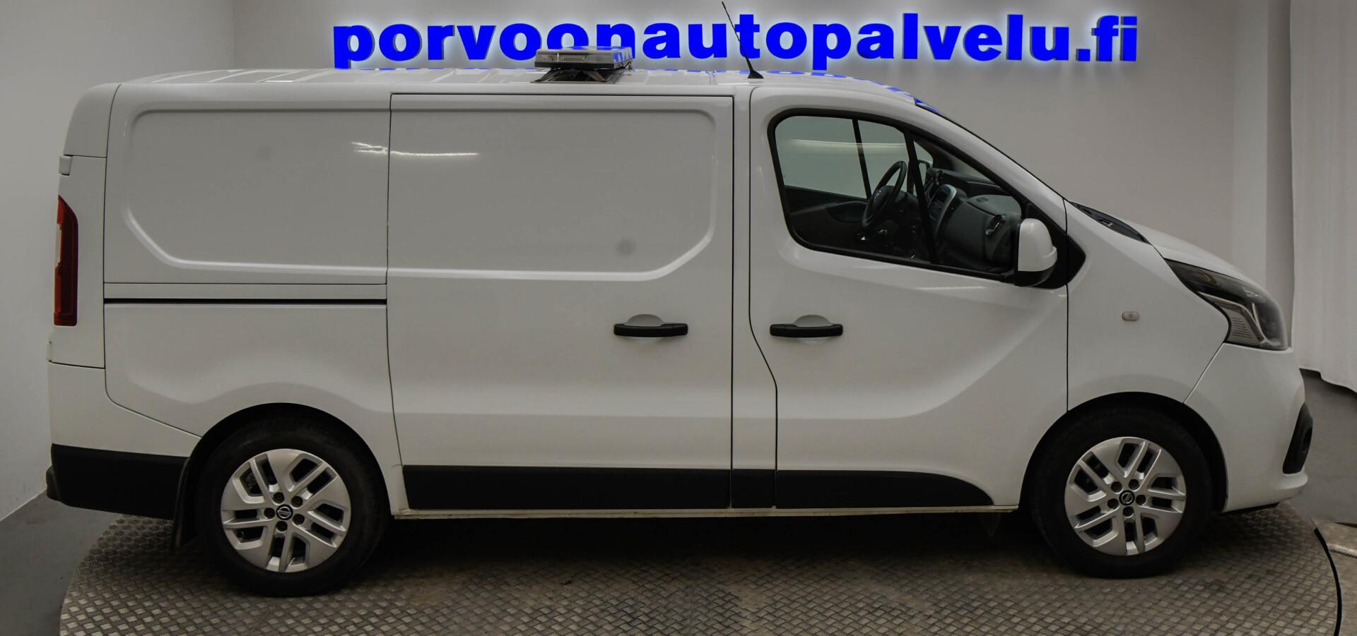 NISSAN NV300 2017