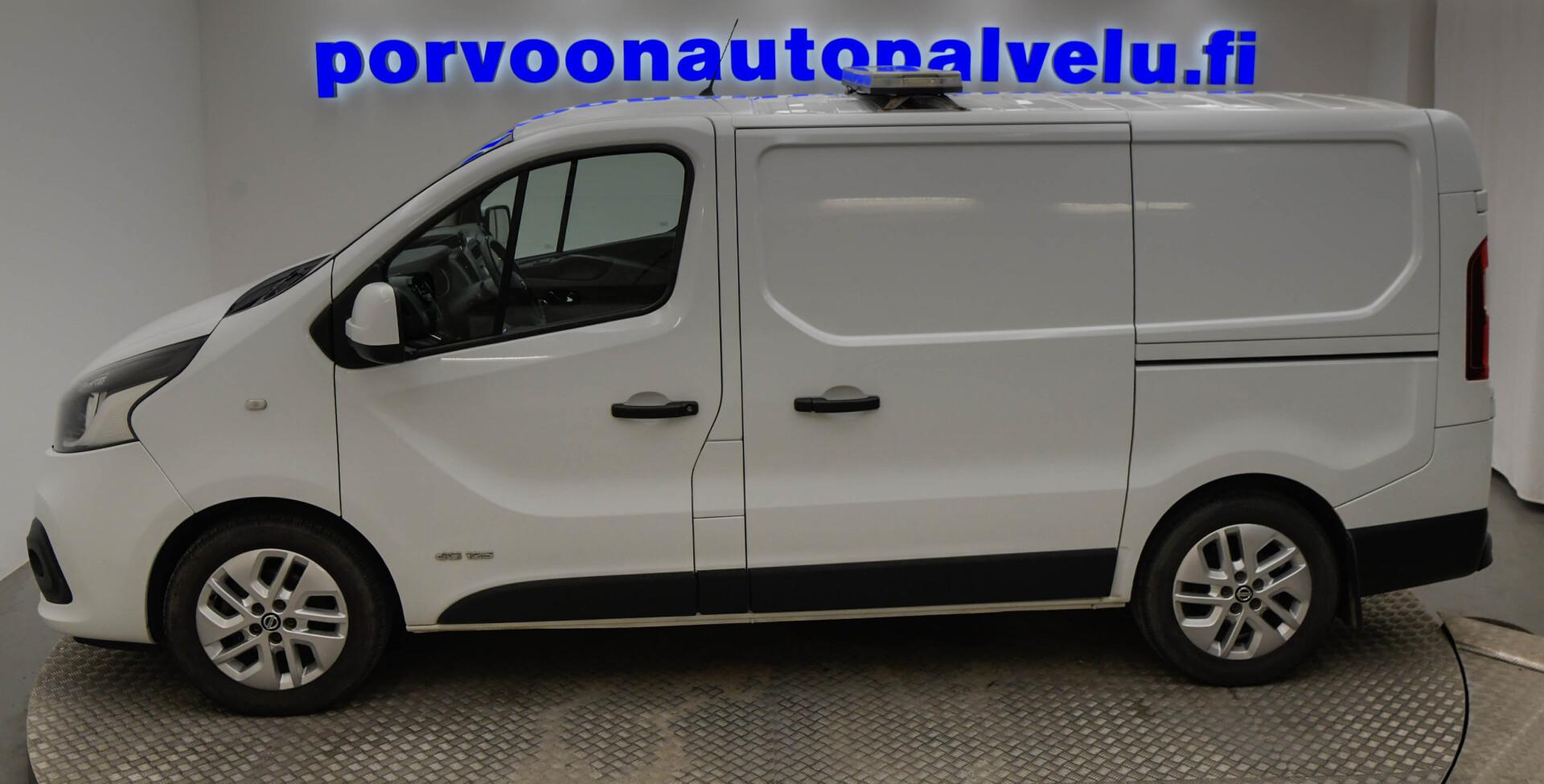 NISSAN NV300 2017