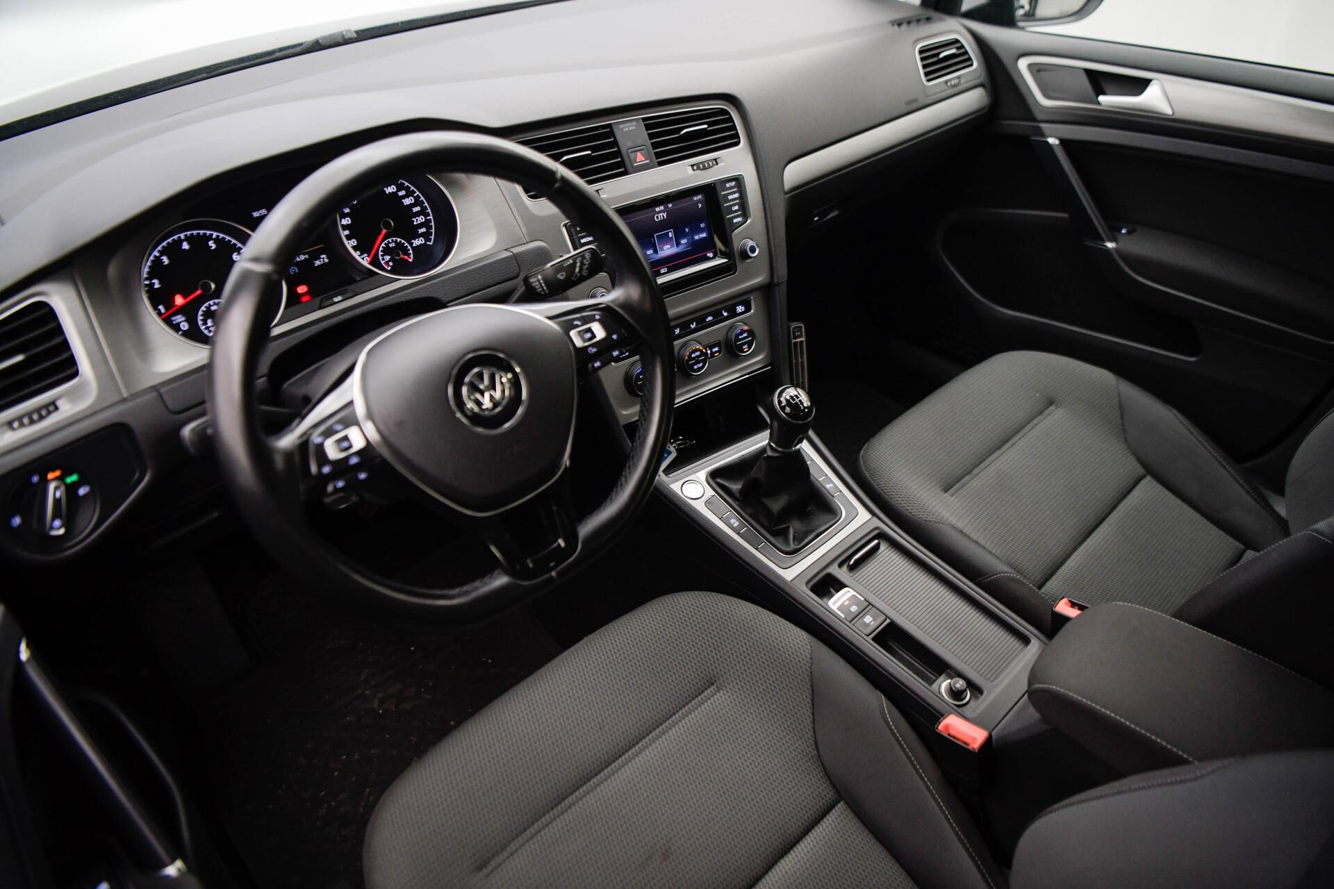 VOLKSWAGEN Golf 2014