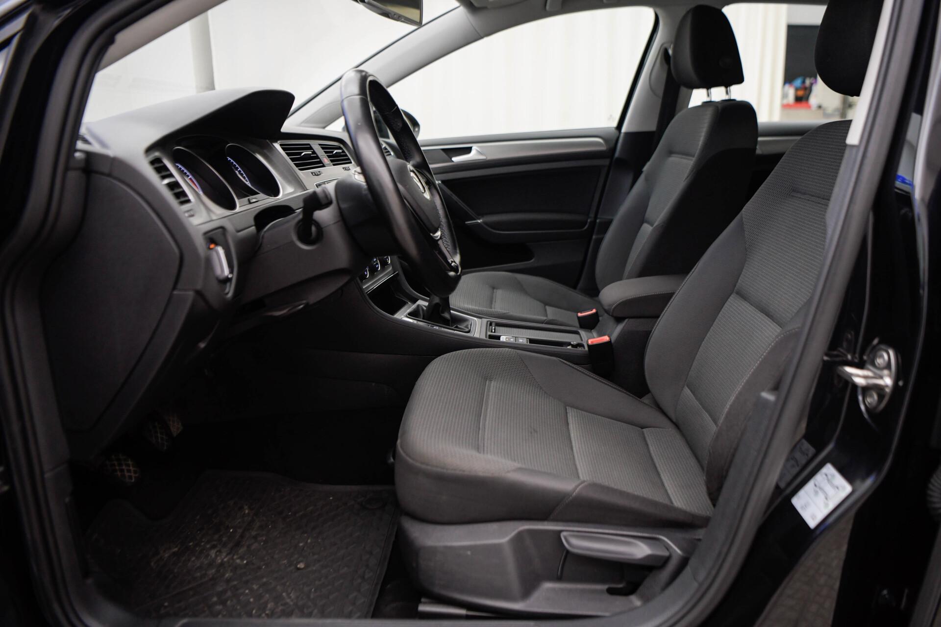 VOLKSWAGEN Golf 2014