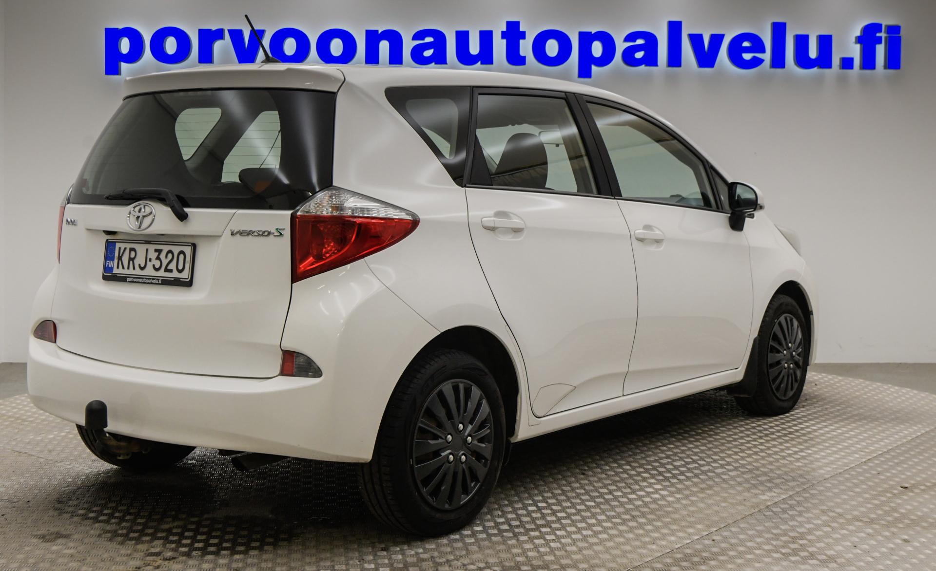 TOYOTA Verso-S 2011