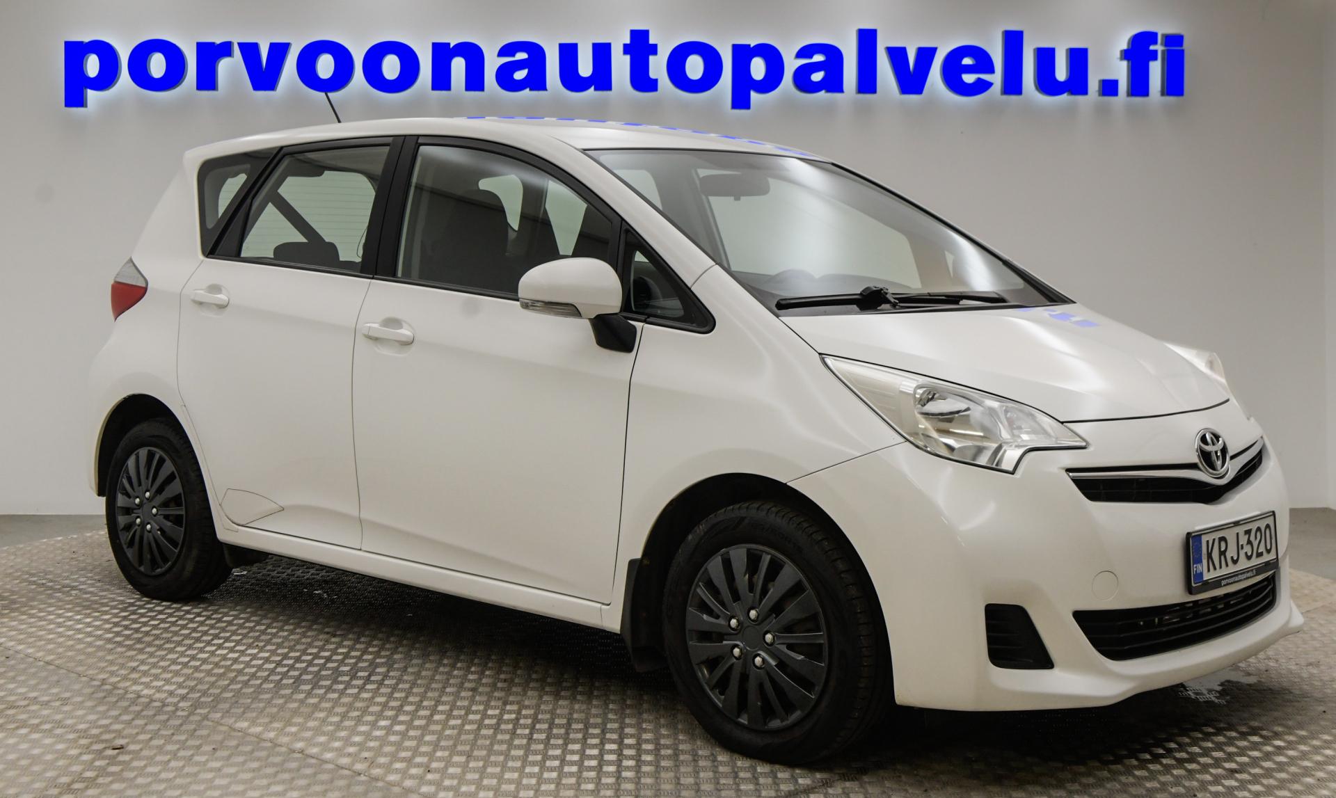 TOYOTA Verso-S 2011
